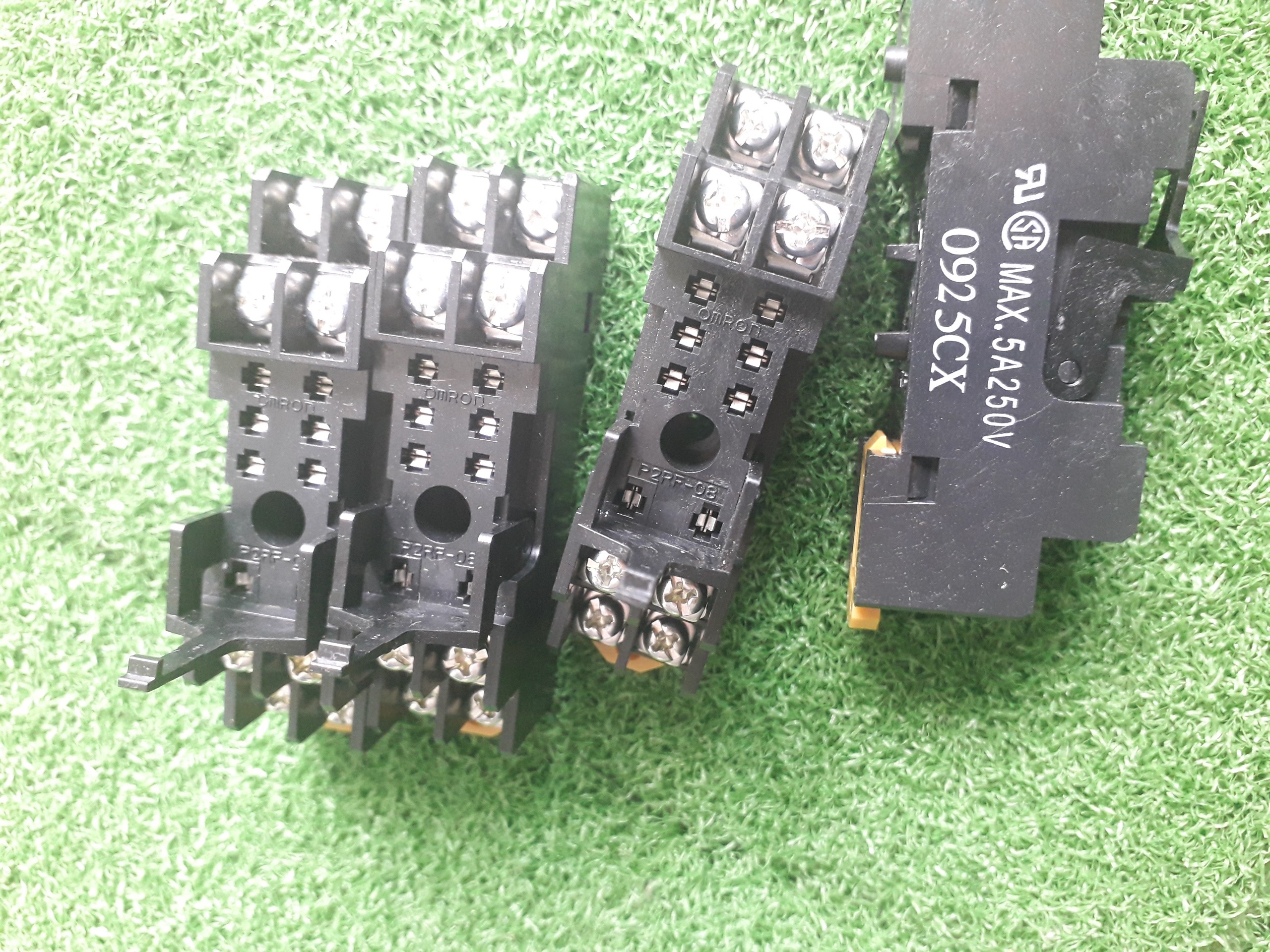 Đế rơ le P2RF-08 ( Dùng cho relay G2R-2-SND hoặc tương đương)