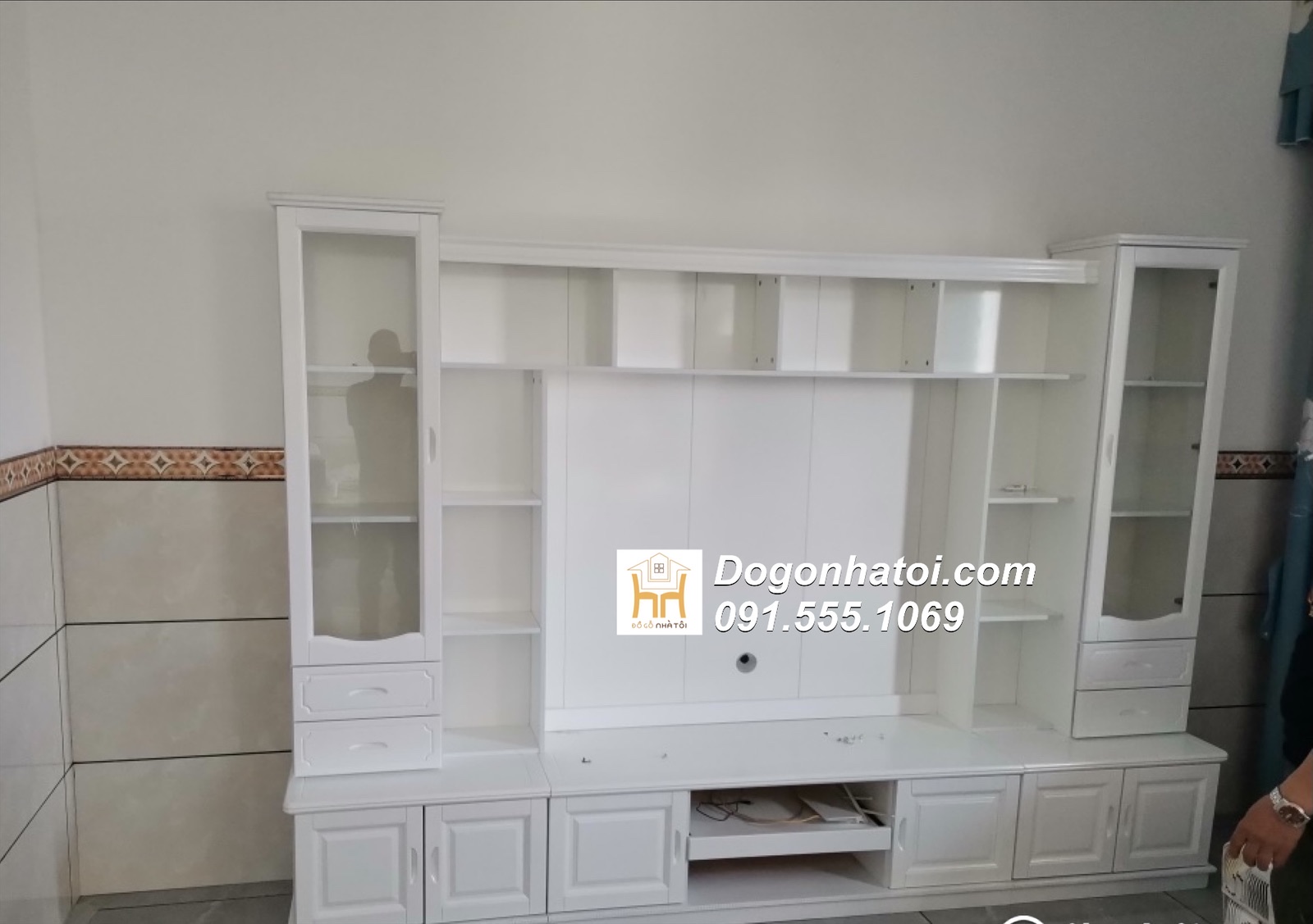 Mẫu Kệ Tivi Kết Hợp Tủ Rượu Bằng Gỗ Tự Nhiên 2m2 X 3m - TR619
