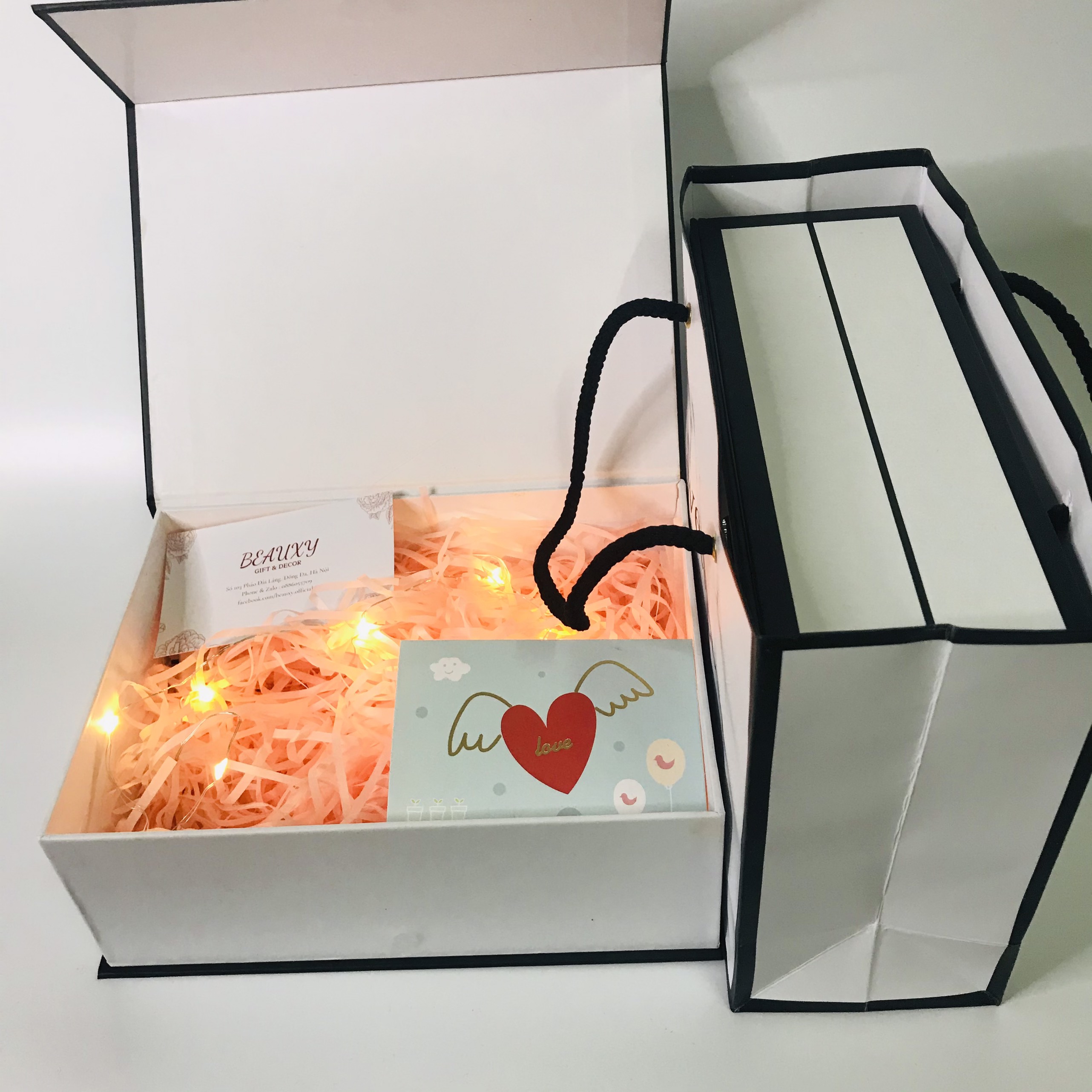 (20*15*7,5cm) Hộp Quà Tặng Người , Hộp Quà Tặng Valentine, Kèm Túi Giấy, Đèn Led, Giấy Rơm, Thiệp