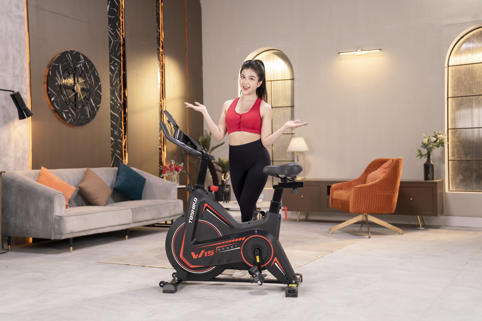Xe đạp tập thể dục tại nhà Toshiko W15, khung xe thép chống rỉ , phanh từ êm ái không gây ồn, điều chỉnh yên xe linh hoạt theo dáng ngồi, cảm biến nhịp tim theo nhịp đạp