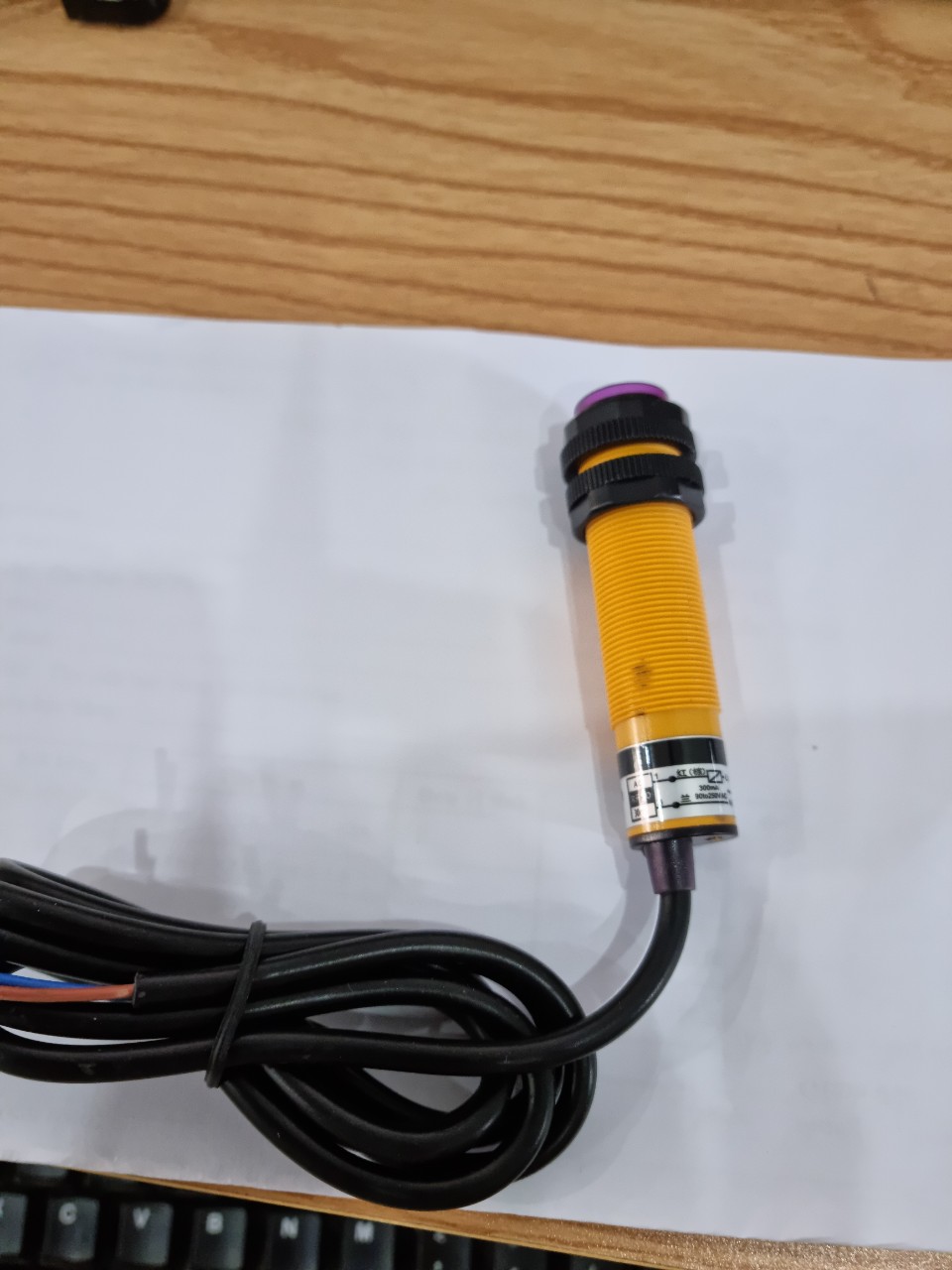 Cảm biến quang E3F-DS30Y1 NO 90 to 250 VAC