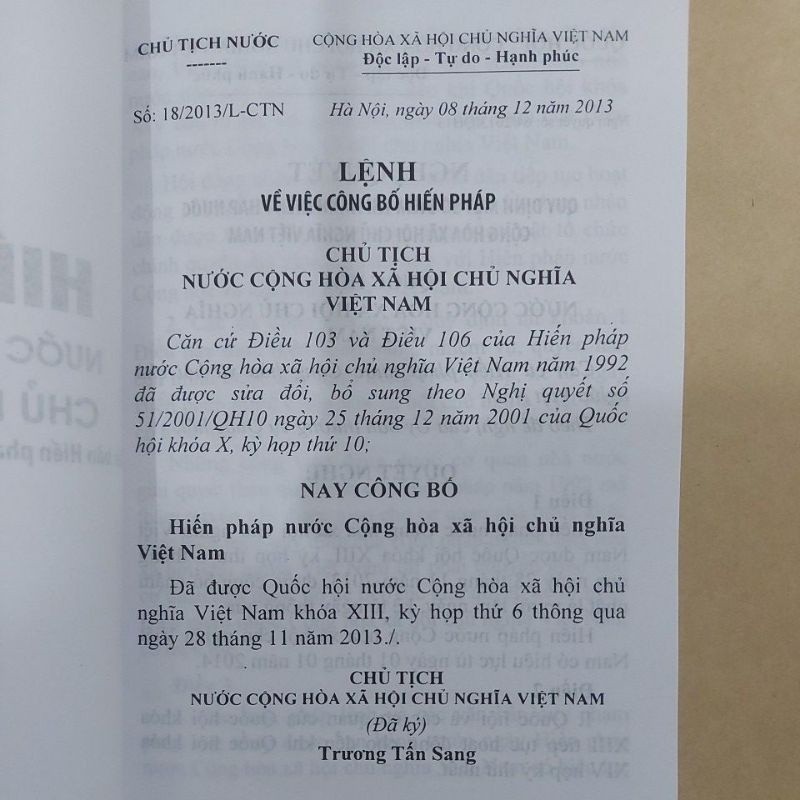 Sách - Hiến pháp 5 năm ( Các bản hiến pháp năm 2013,1992,1980,1959,1946)