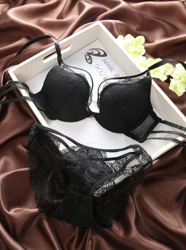 Bộ đồ lót nâng ngực 3 dây cài sau quần siêu sexy