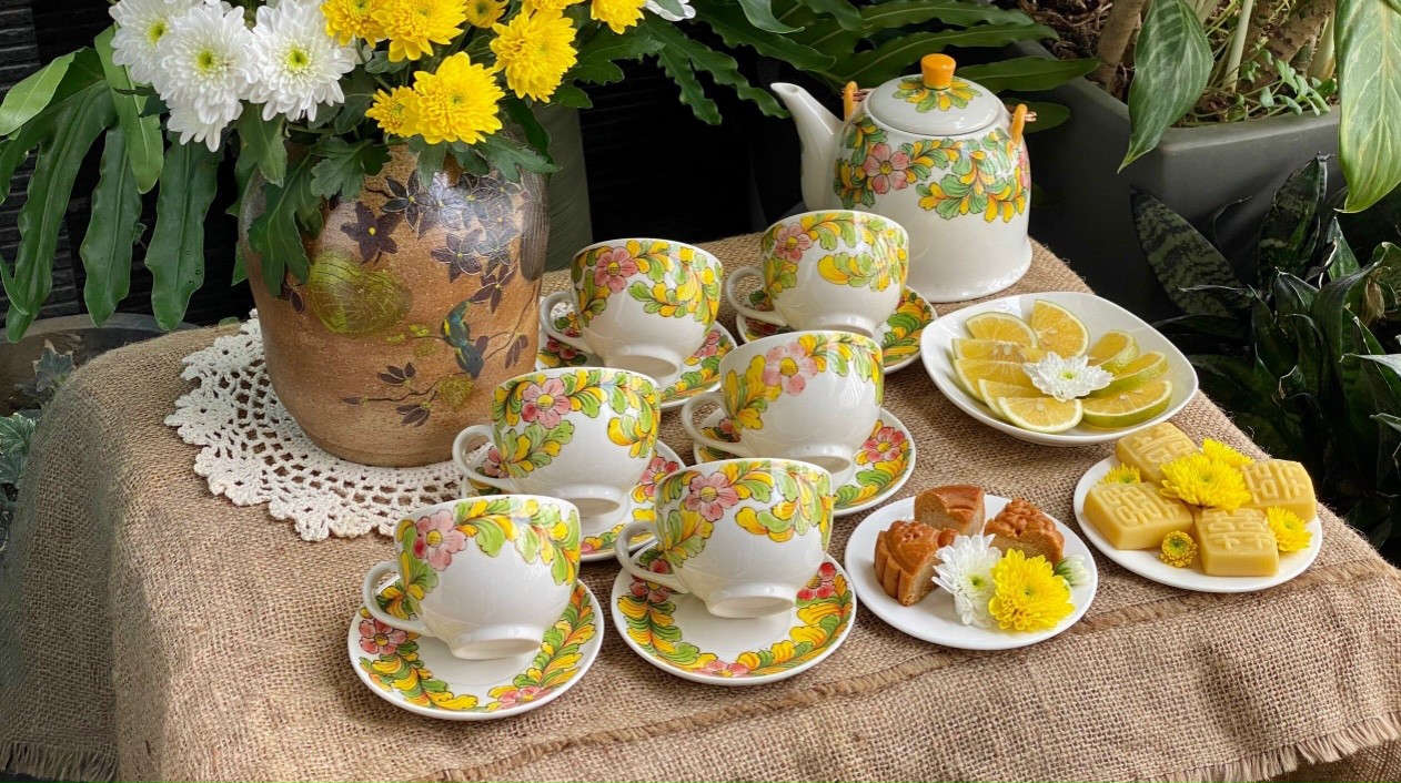 BỘ ẤM CHÉN VẼ TAY MEN LAM TRUYỀN THỐNG.