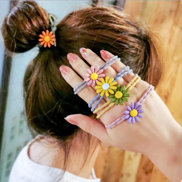 Dây buộc tóc hoa cúc Hàn Quốc với 5 màu đáng yêu dành cho mọi lứa tuổi