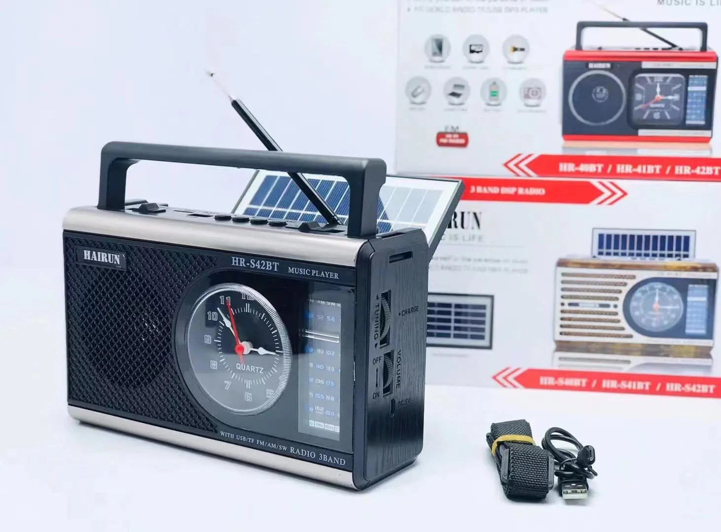 Đài Radio FM Bluetooth HR-40BT - Loa Bluetooth Radio, Loa bluetooth kết hợp đài radio - Tích hợp đồng hồ và đèn pin, Phong cách cổ điển vintage - Vỏ gỗ sang trọng, Tích hợp đồng hồ và đèn pin