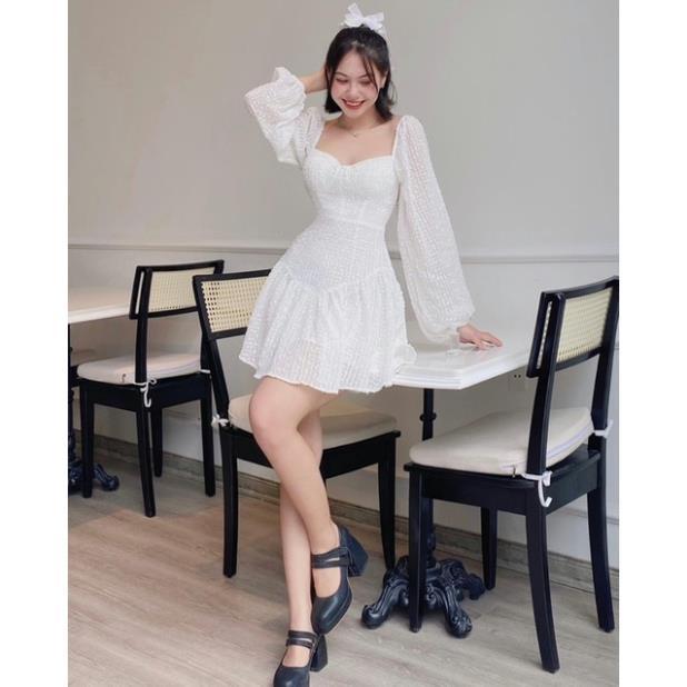 Đầm trắng ren nổi tay dài cổ thuyền cup ngực đuôi cá dài