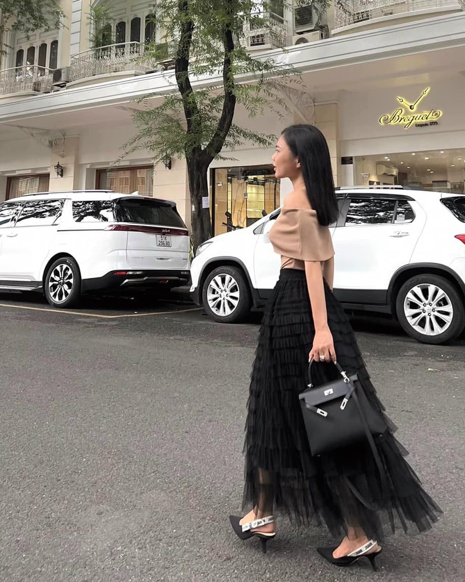 Áo trễ vai chất thun gân, có 3 màu xinh xĩu