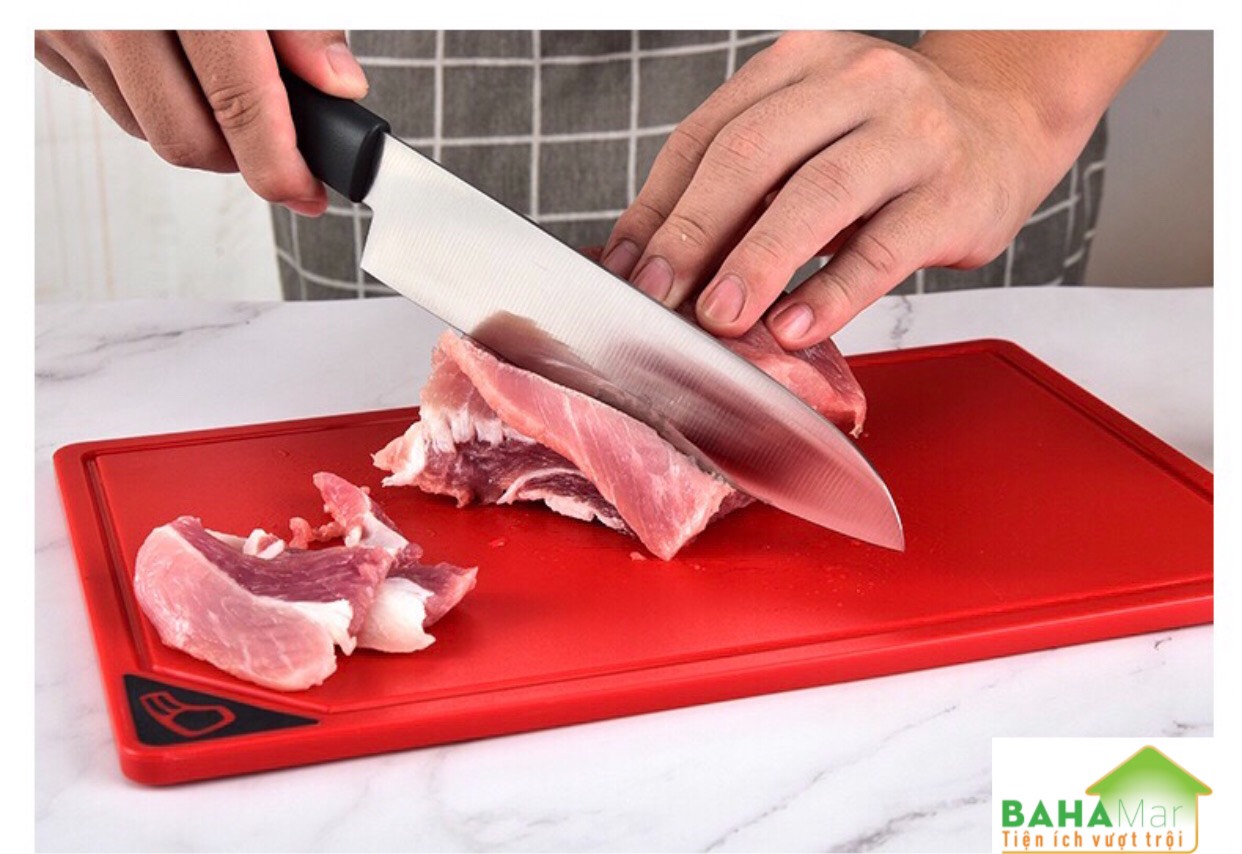 BỘ DAO THỚT PHÂN LOẠI SỬ DỤNG THỰC PHẨM AN TOÀN "BAHAMAR" Cùng bộ 3 dao bằng thép không gỉ tương ứng với 3 thớt theo cùng màu sắc thể hiện.