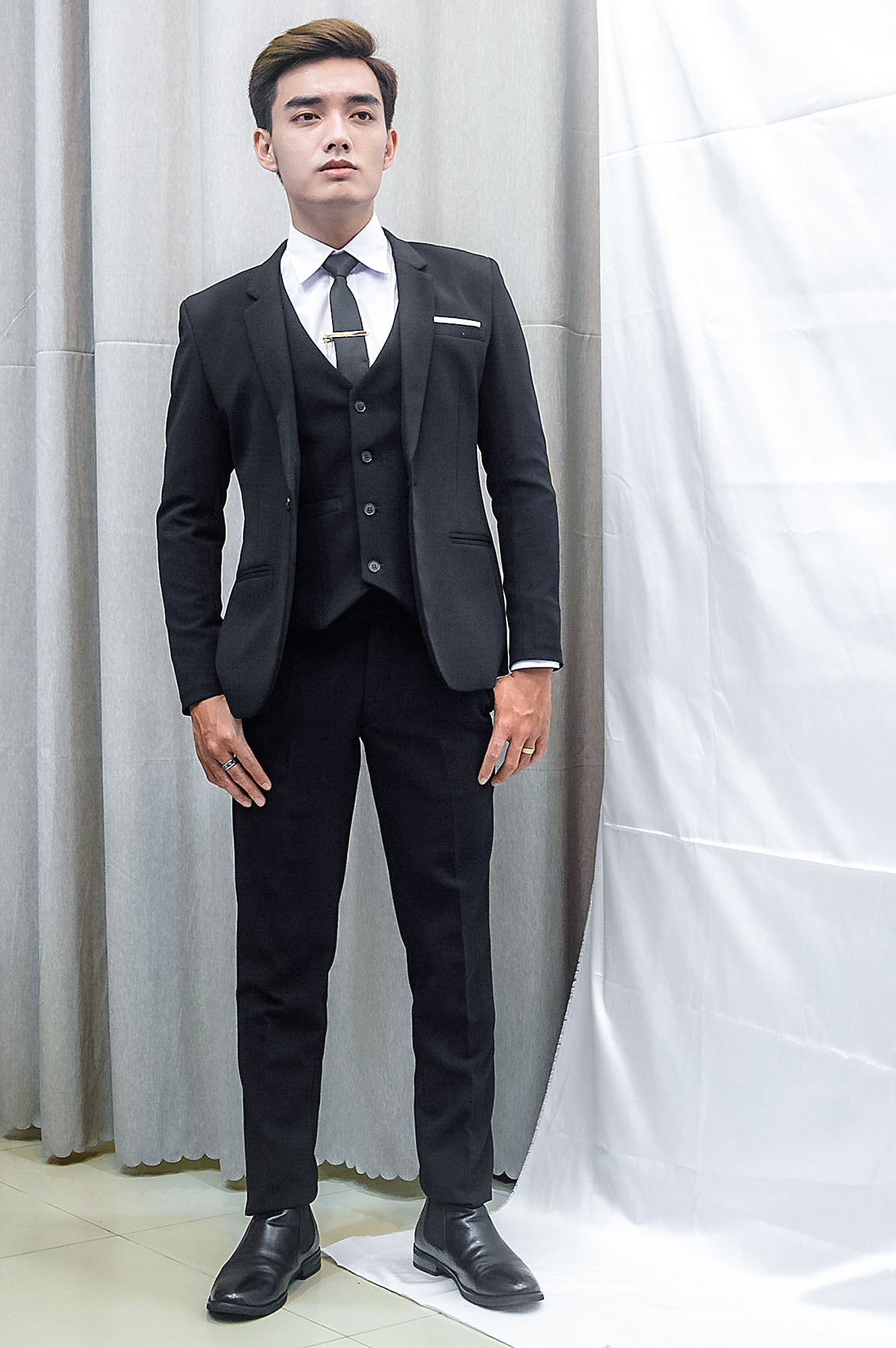 Combo bộ vest nam 1 nút và gile ôm body màu đen chất liệu co dãn , thoáng mát  tặng kèm combo phụ kiện