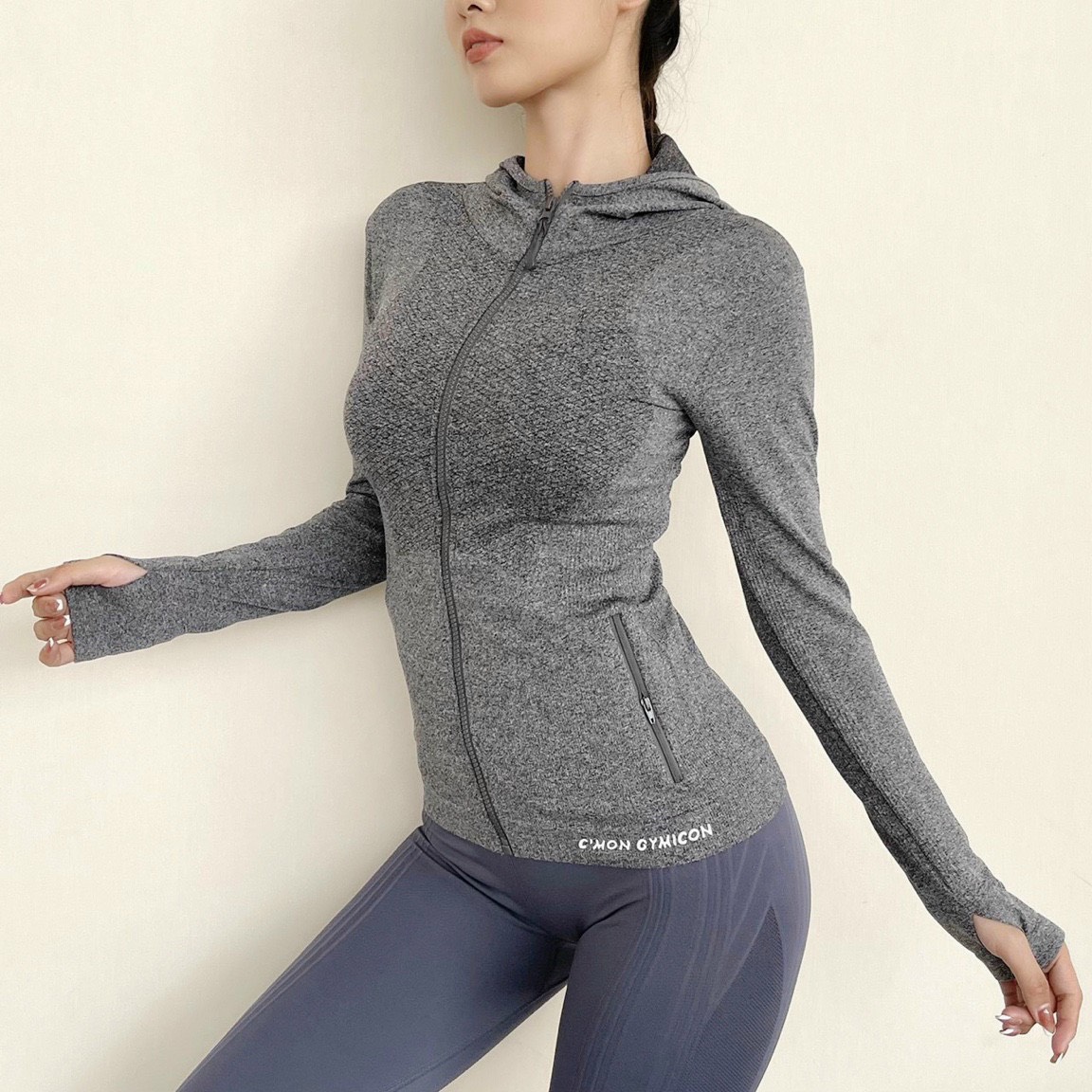 ÁO KHOÁC THỂ THAO NỮ TẬP GYM ,TẬP YOGA CHẤT THUN CO GIÃN 4 CHIỀU.CÓ 2 TÚI NGOÀI DÂY KÉO CHẮC CHẮN .HÀNG QUẢNG CHÂU CAO CẤP