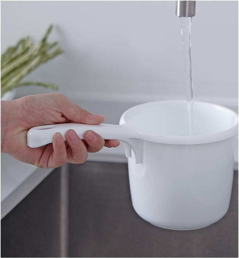 Combo gáo nước 1.3L + vỉ 5 chiếc móc treo quần áo - made in Japan