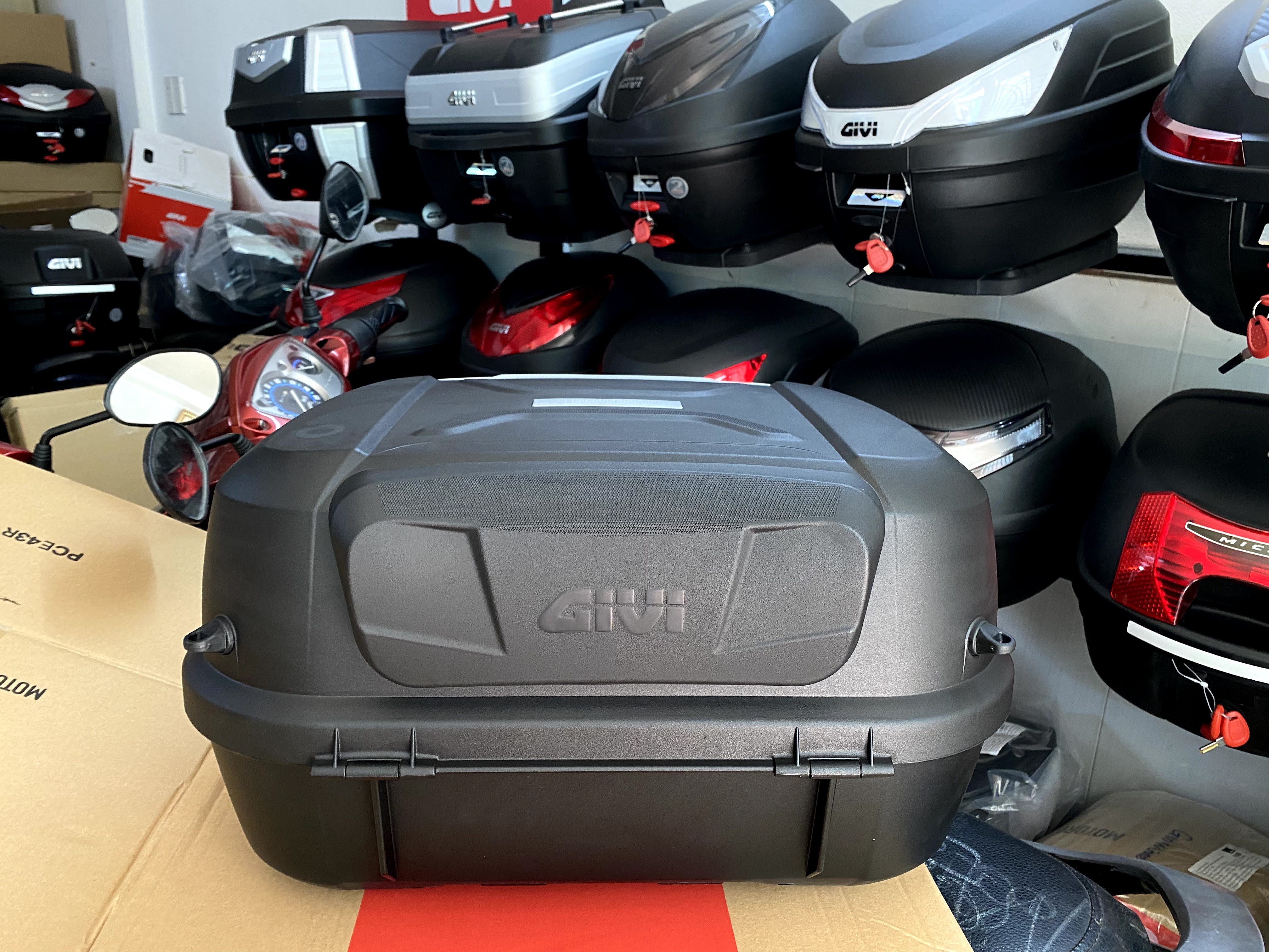 Thùng Givi E43NTL_ADV, thùng đủ phụ kiện (đế, lưới ràng, nút ràng, tựa lưng, đệm chống xốc)