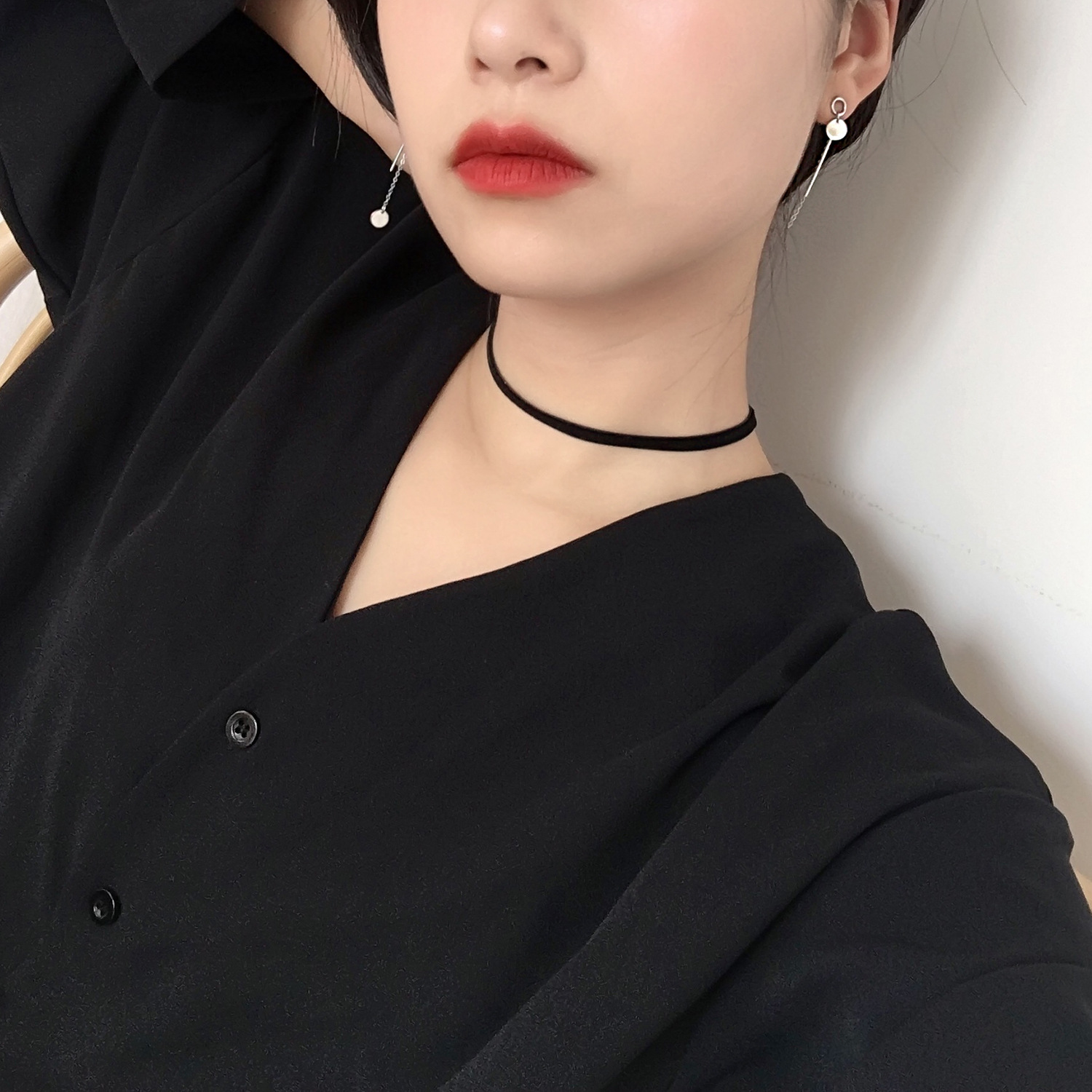 Đôi bông tai thiết kế hình tròn phẳng đầu- cuối không tương ứng