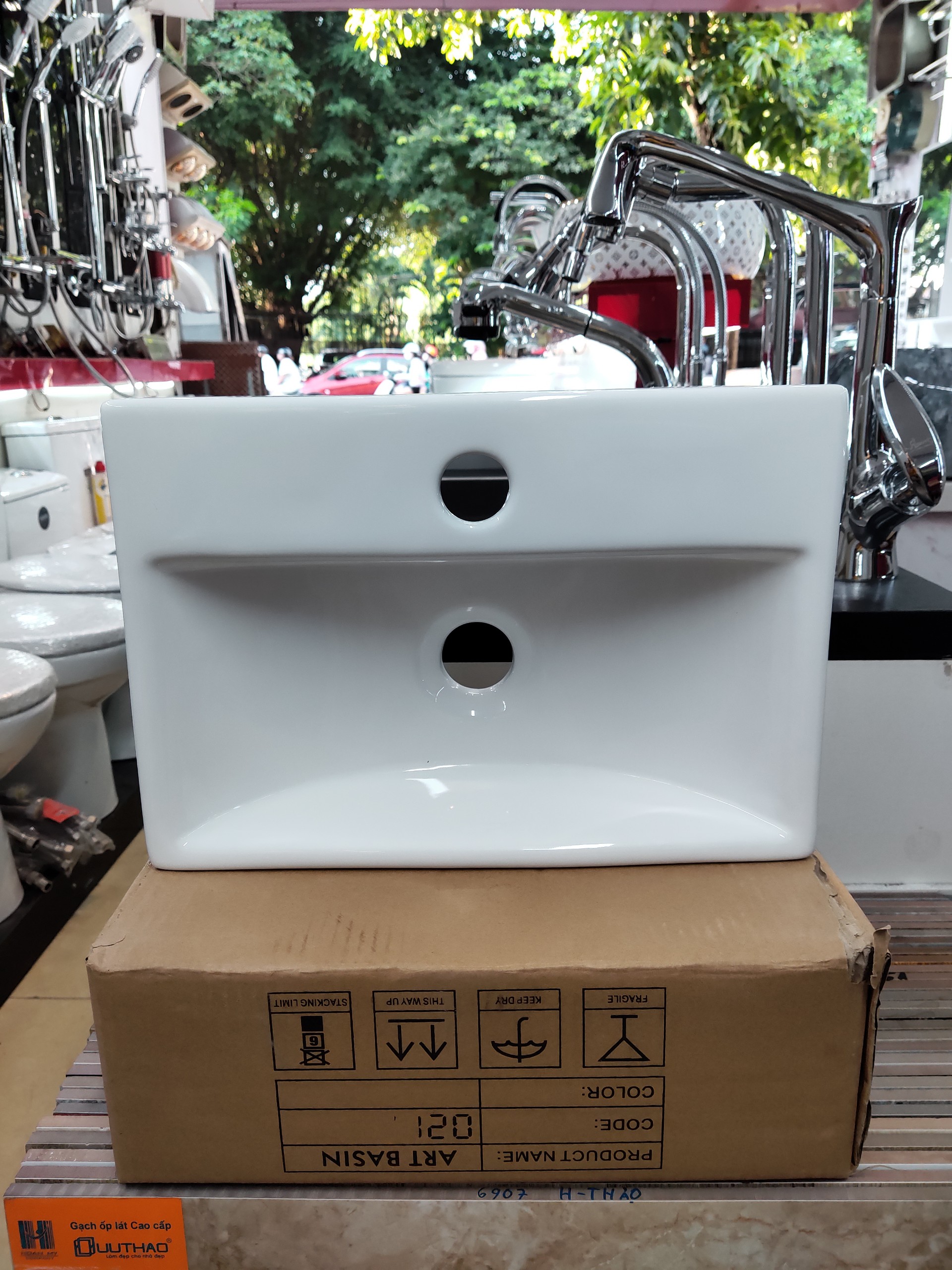 CHẬU LAVABO TREO TƯỜNG HÌNH CHỮ NHẬT HT3040 NHỎ GỌN(2)