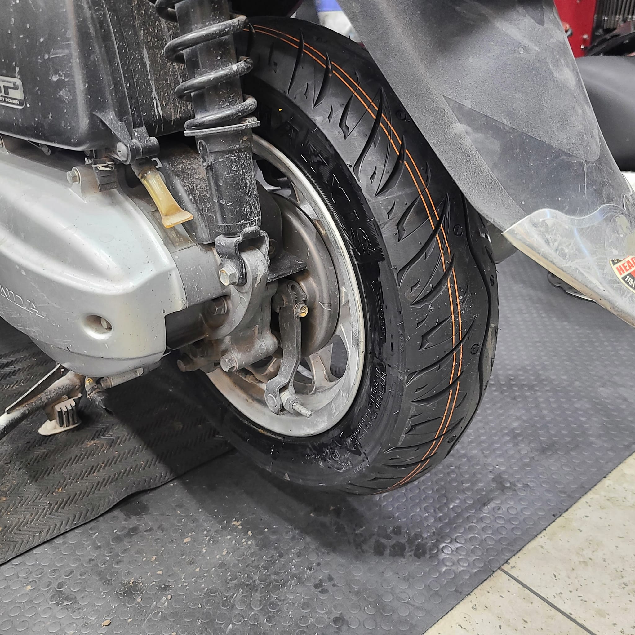 Vỏ Maxxis gai MA-WGV (90/90-12) (100/90-10) dành cho Lead, SCR, Latte, Acruzo, Elizabeth, Spacy (350099) (350100)