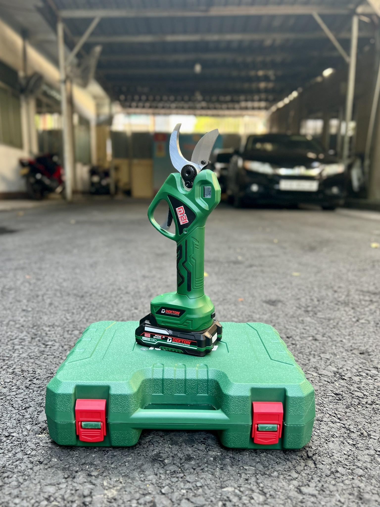 COMBO Máy cắt cành 40mm pin 21V Dekton M21-MCC40 Tặng Lưỡi cắt DK-BL40 - KM_T8 -HÀNG CHÍNH HÃNG