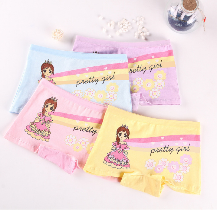Bộ 4 quần chip đùi cho bé gái, vải cotton, 4 quần hình ảnh bé gái, công chúa khác nhau.