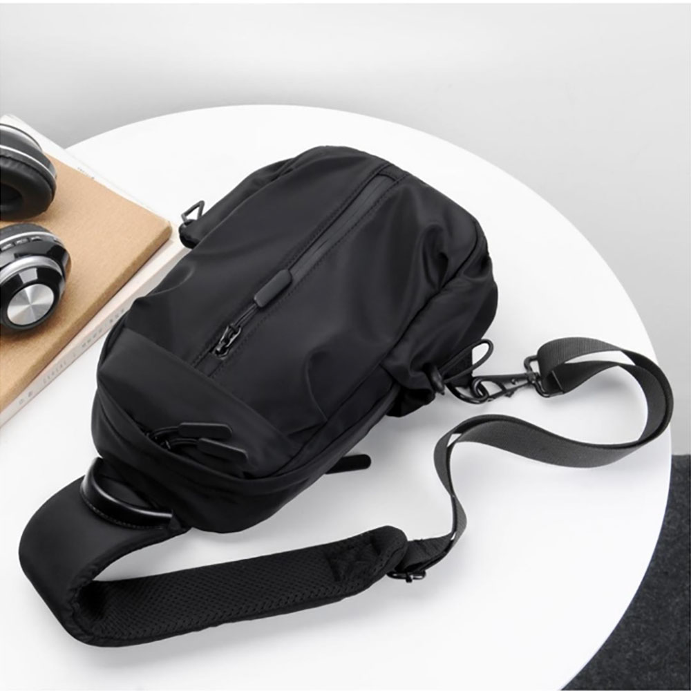 Túi đeo chéo Basic vải Polyester chống nước, tích hợp dây sạc USB unisex nam nữ phong cách thời trang DRU - Hàng Chính Hãng