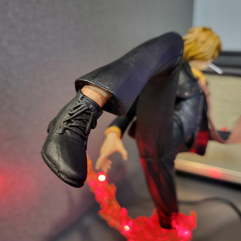 Mô hình Vinsmoke Sanji hắc cước 25 cm có LED (usb) - One Piece