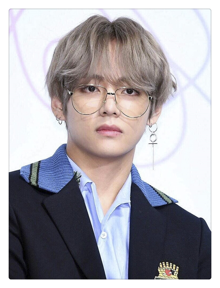 Khuyên tai nam V BTS đeo phong cách unisex