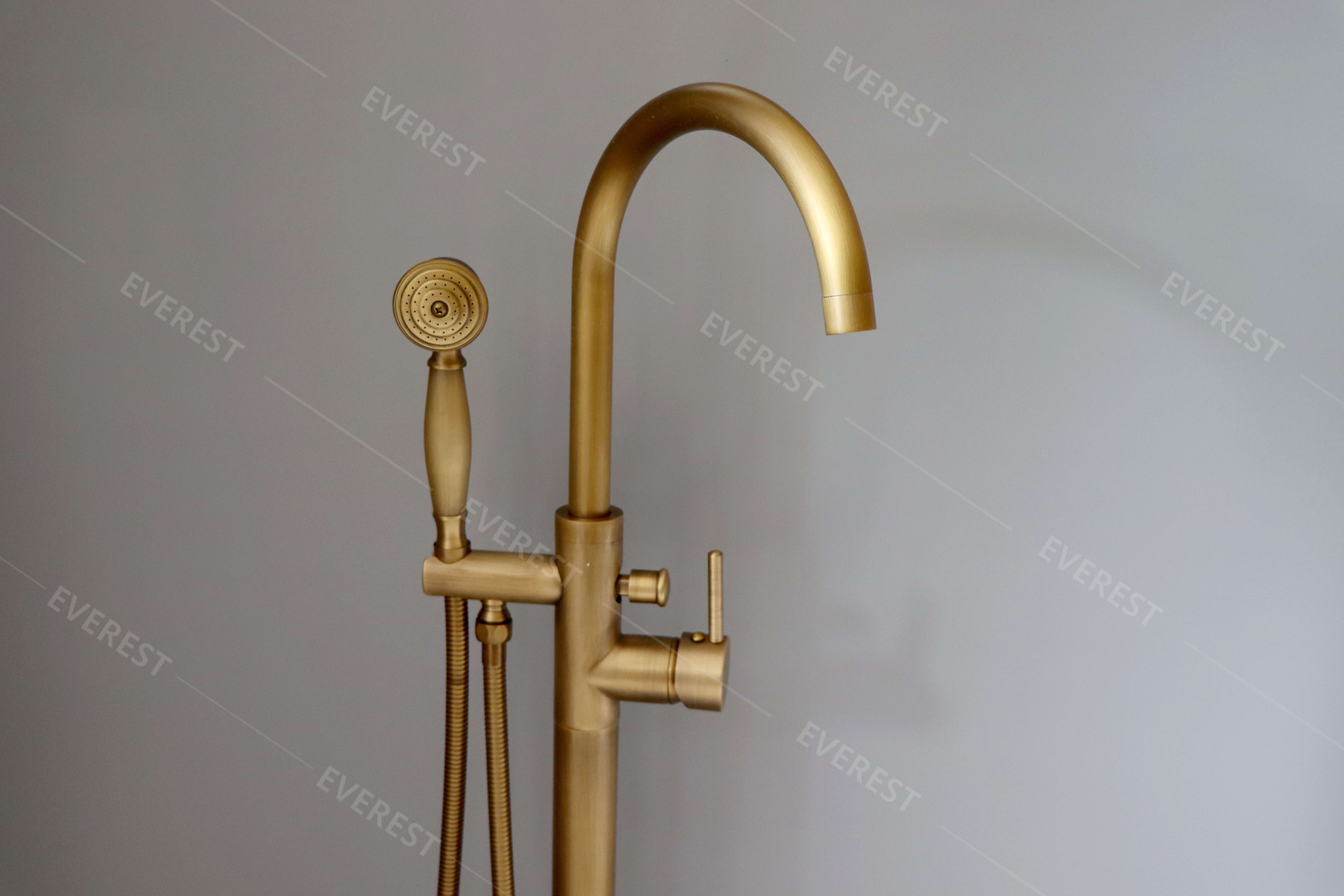 Sen bồn tắm đặt sàn bằng đồng EVEREST EV-1112