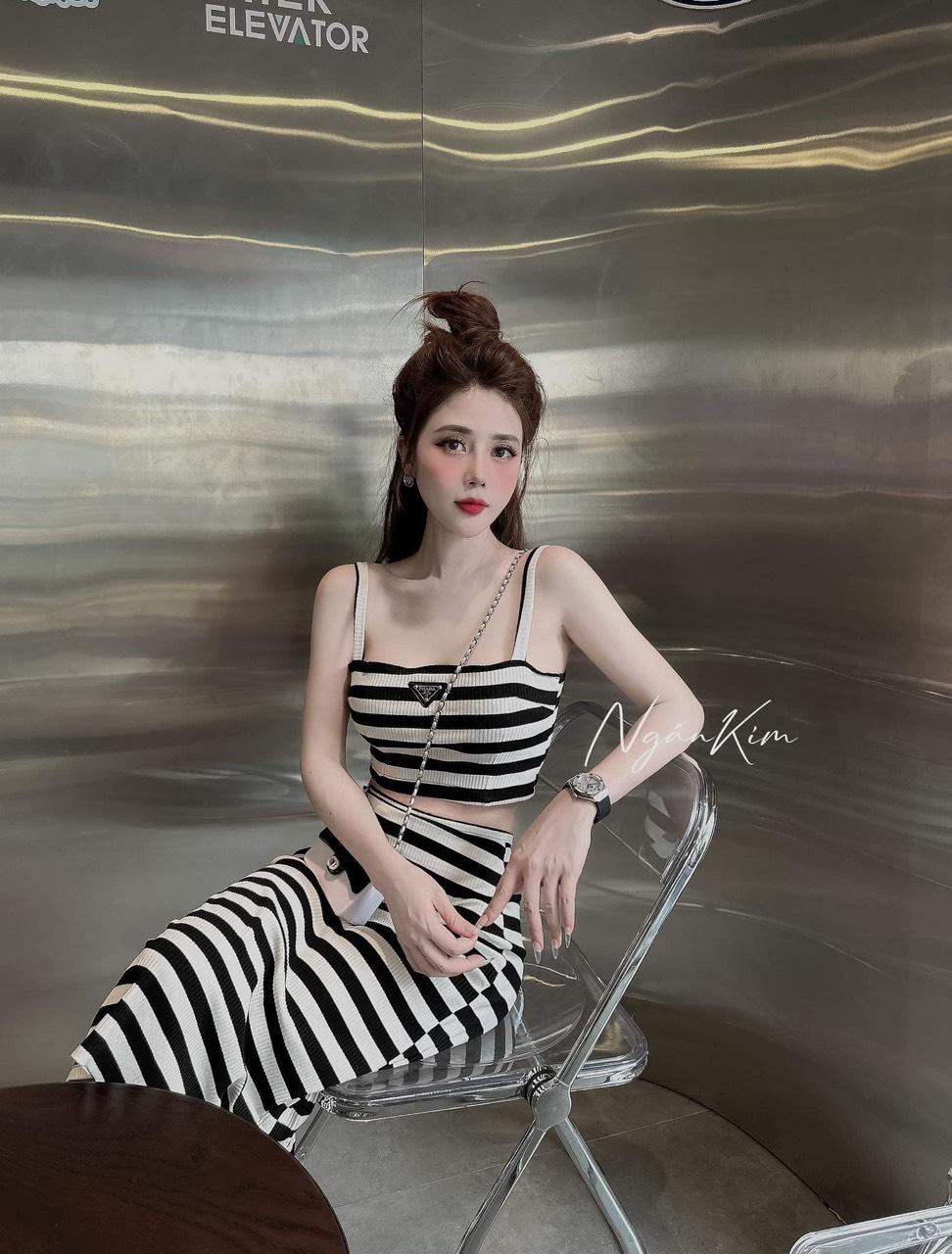 SET ĐI CHƠI, SET 2 MÓN ÁO CROPTOP 2S KẺ SỌC PHỐI CHÂN VÁY ÔM CỰC SANG