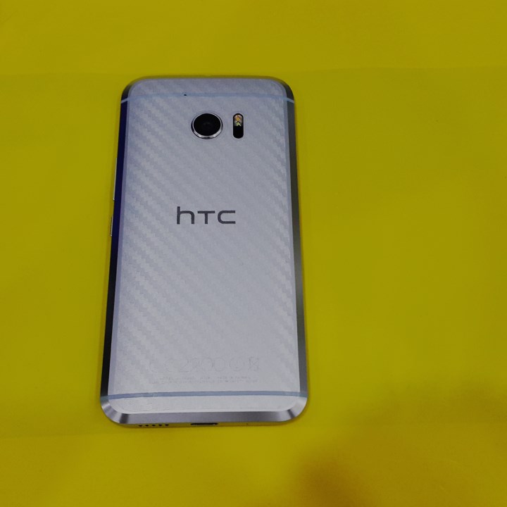 Dán carbon cho HTC U Play