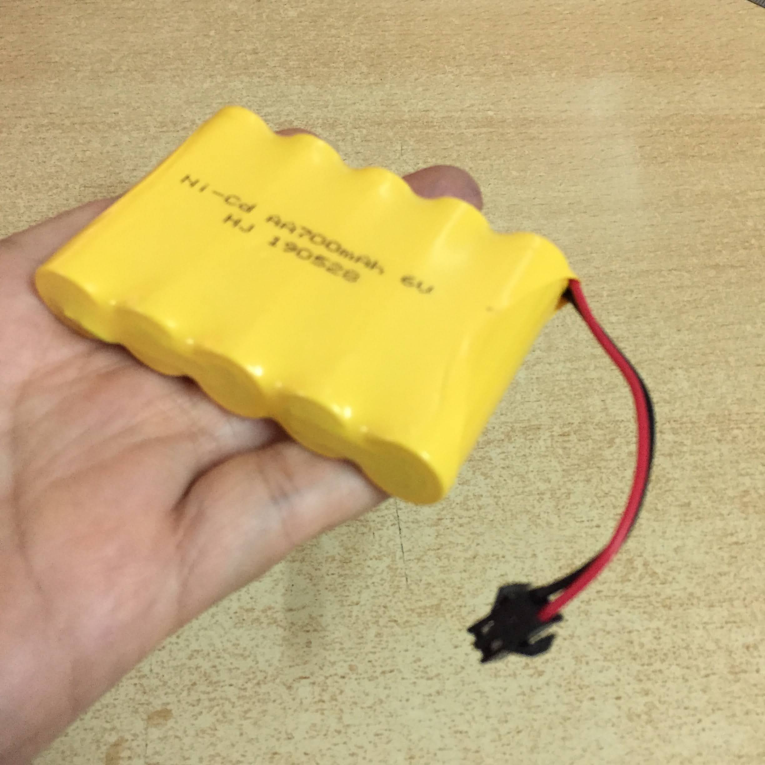 Pin sạc 6V dung lượng 700mAh jack cắm SM càng cua đen