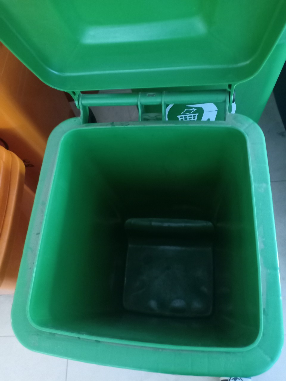 *SALE SALE SALE*THÙNG RÁC CÔNG CỘNG, THÙNG RÁC NHỰA 240L