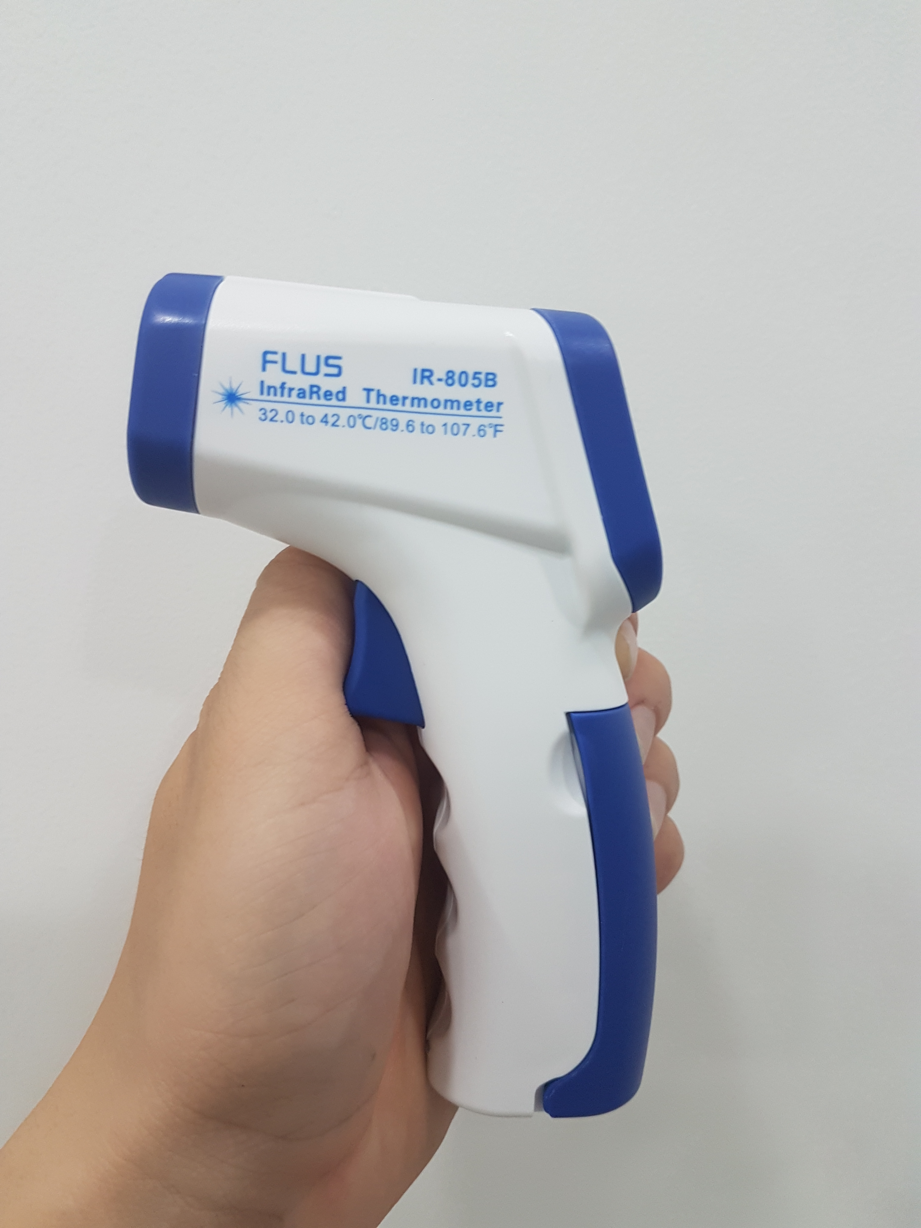 Nhiệt kế điện tử đo trán Flus IR-805B