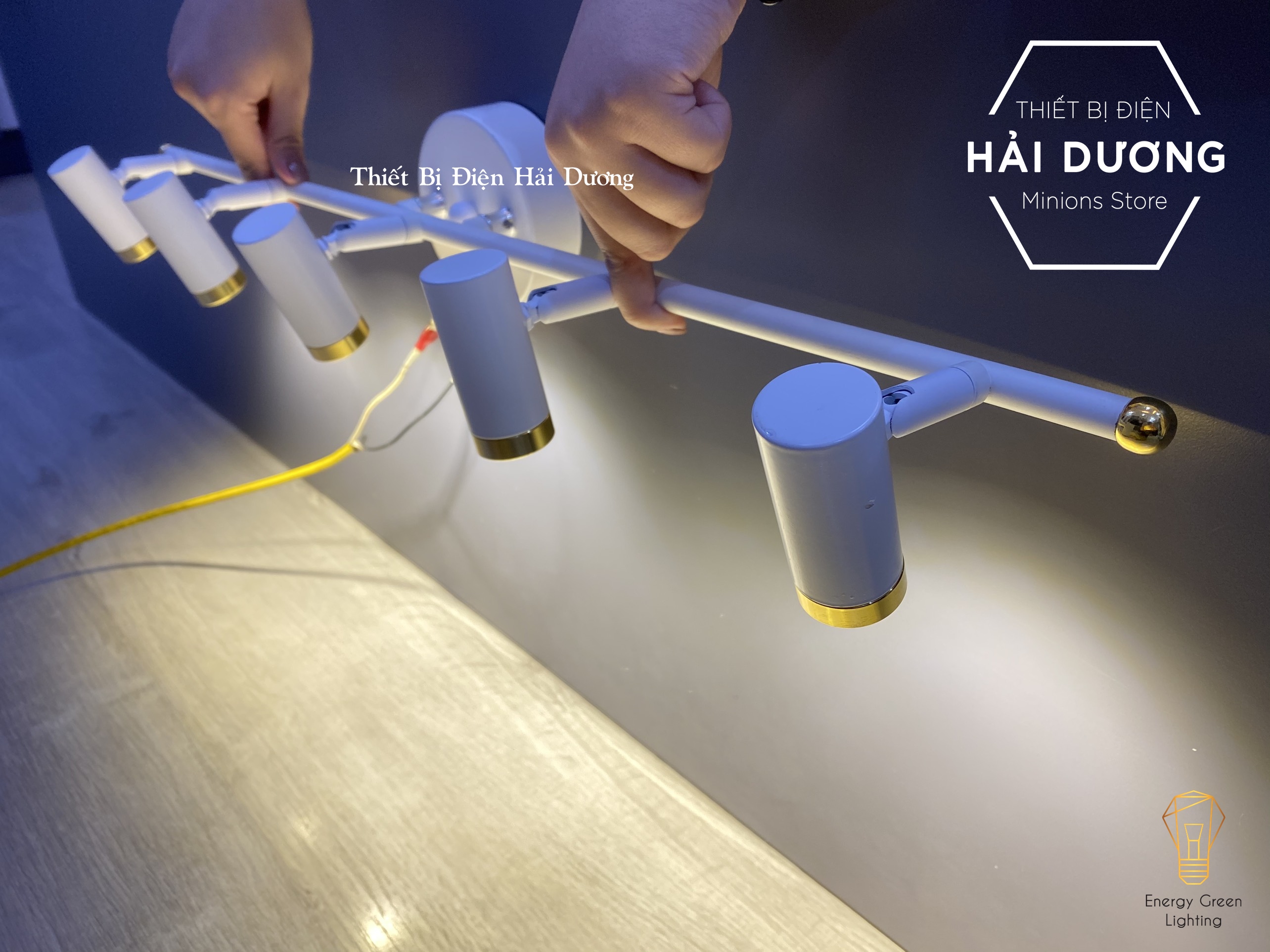 Đèn soi tranh 6028-5, 3268-5 LED Trang Trí Hiện Đại - Ánh Sáng Vàng - Điều Chỉnh Được Góc Chiếu