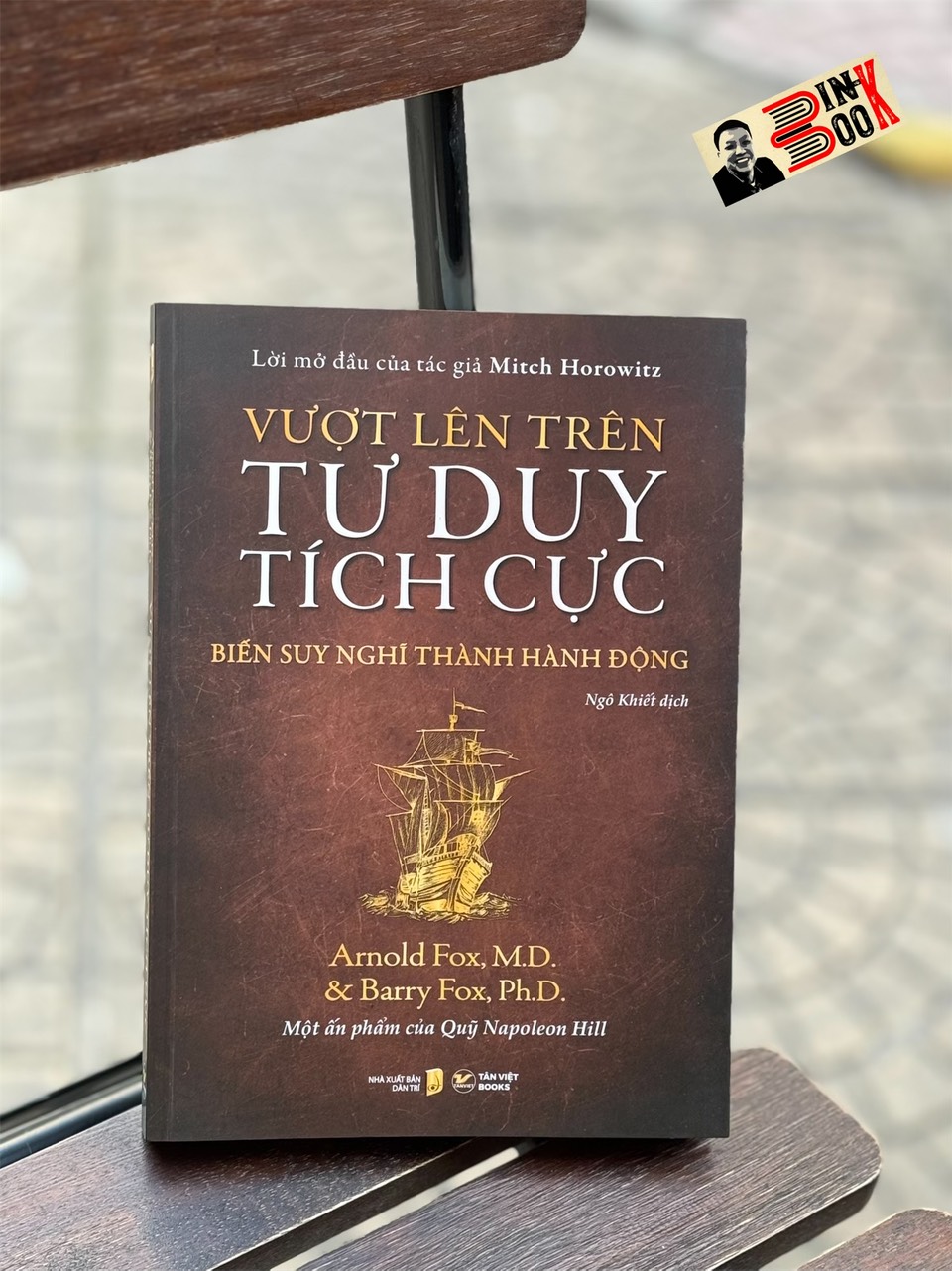 VƯỢT LÊN TRÊN TƯ DUY TÍCH CỰC: BIẾN SUY NGHĨ THÀNH HÀNH ĐỘNG (Lời Mở Đầu Của Tác Giả Mitch Horowitz Một Ấn Phẩm Của Quỹ Napoleon Hill) - Nhiều Tác Giả - Ngô Khiết dịch - Tân Việt Books