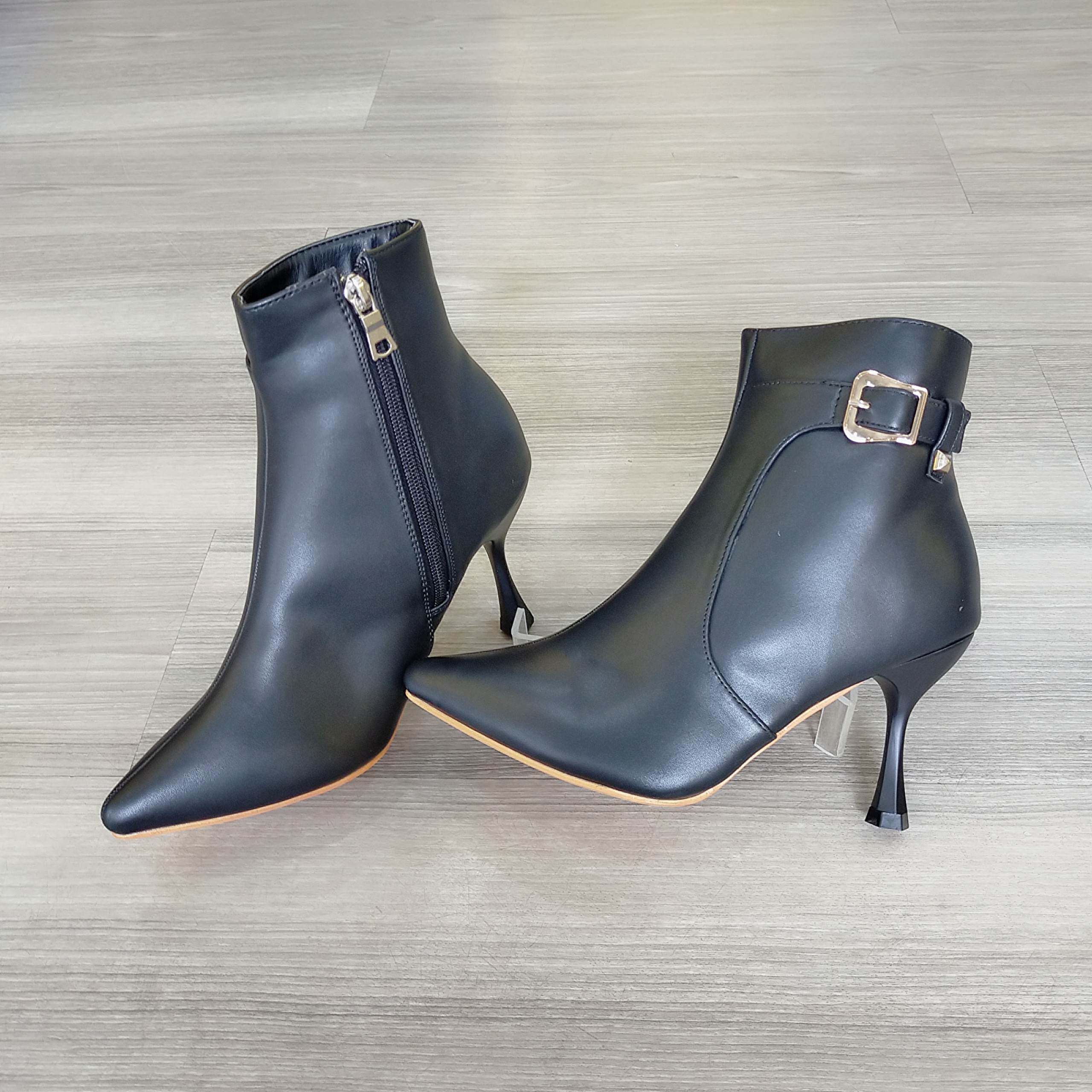 Boots thời trang nữ cổ cao, da lì cao cấp ROSATA RO288 7p gót nhọn - đen, trắng - HÀNG VIỆT NAM - BKSTORE