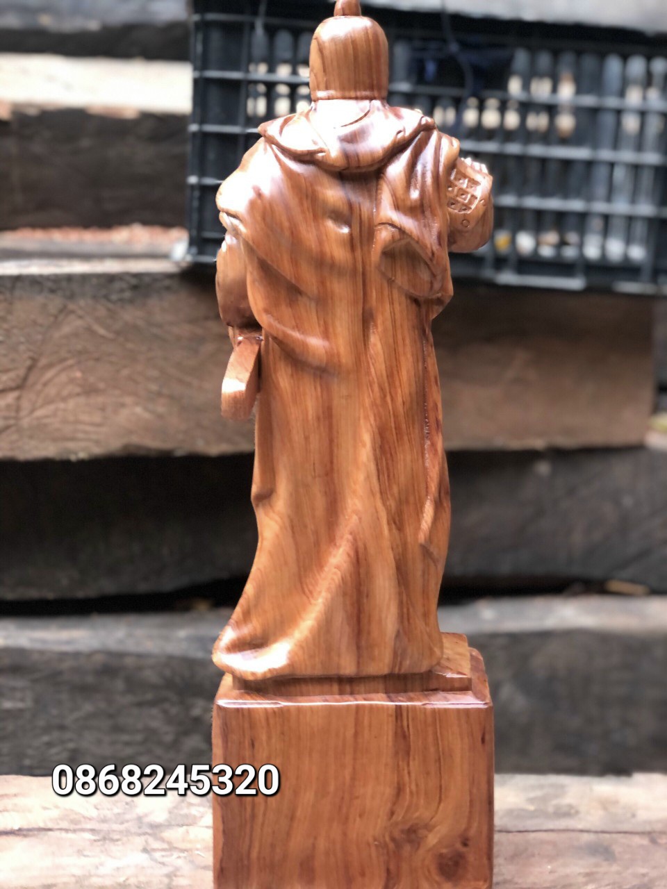 Tượng điêu khắc hoàng đế quang trung bằng gỗ hương đá kt cao 50×16×15cm