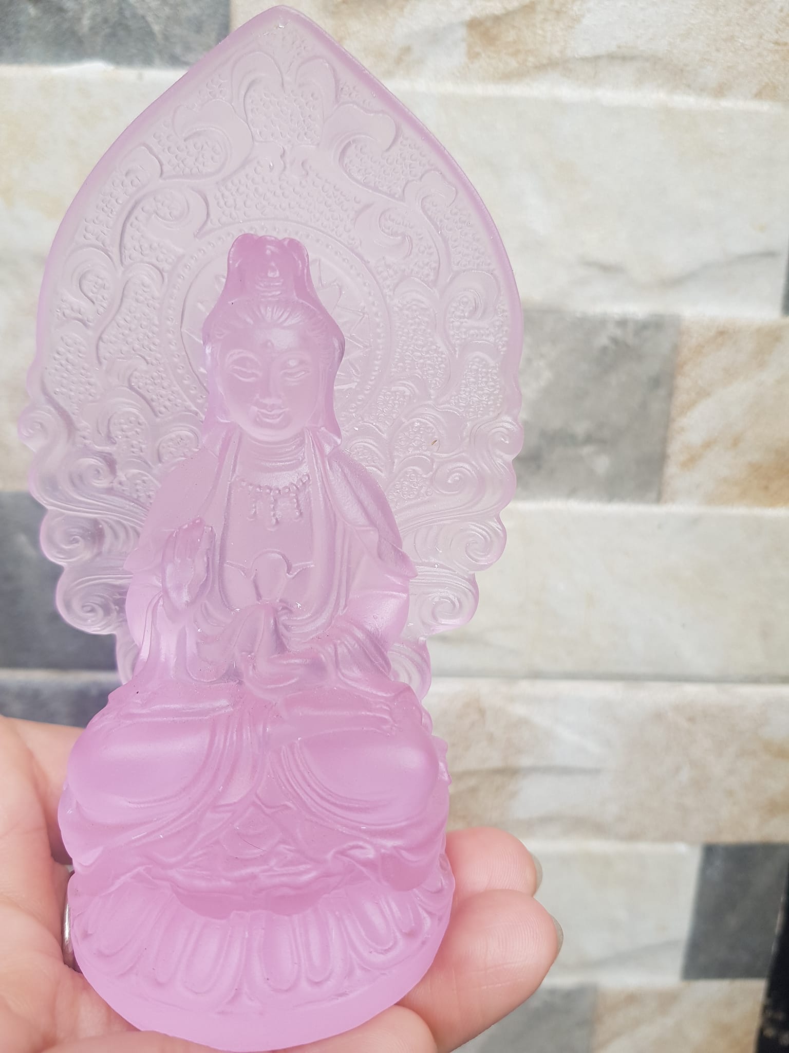 TƯỢNG PHẬT BÀ QUAN ÂM MỚI ĐÁ LƯU LY HỒNG HỒNG  ĐỂ TRONG XE HƠI hoặc BÀN cao 12cm x đk 7cm x đế 5cm  Hợp Anh Chị Mệnh HỎA mệnh THỔ ạ