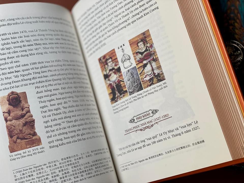 ẤN BẢN BÌA DA PU CAO CẤP VÀ GIỚI HẠN - NGÀN NĂM ÁO MŨ - TRẦN QUANG ĐỨC -