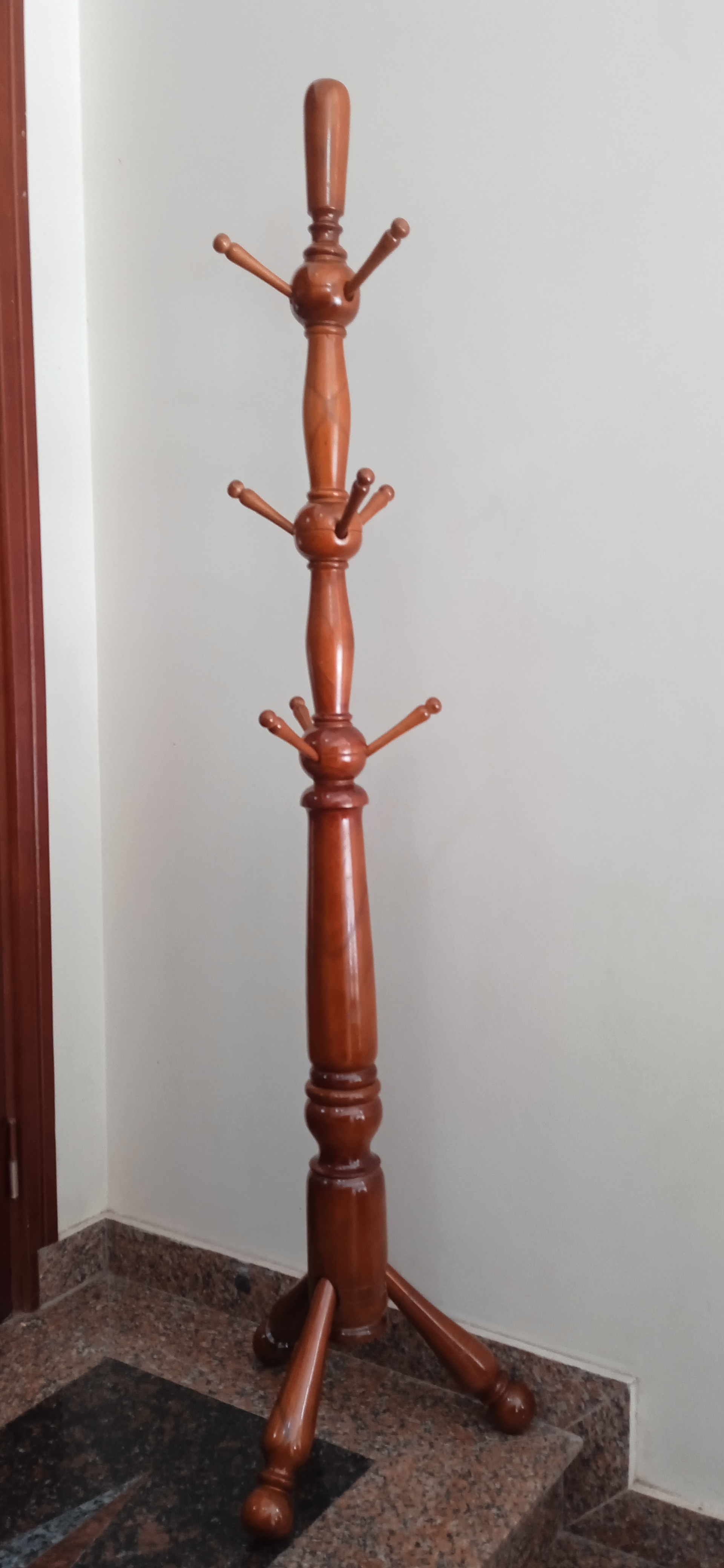 Cây treo quần áo gỗ tự nhiên, tiêu chuẩn xuất khẩu Hàn Quốc.