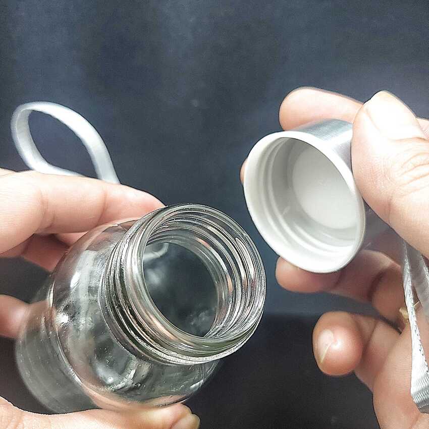 Chai Thủy Tinh 150ML Đựng Nước có dây treo nắp thiếc vặn - Bình Thủy Tinh Đựng Nước ,sữa, trà, cafe – Chai Detox