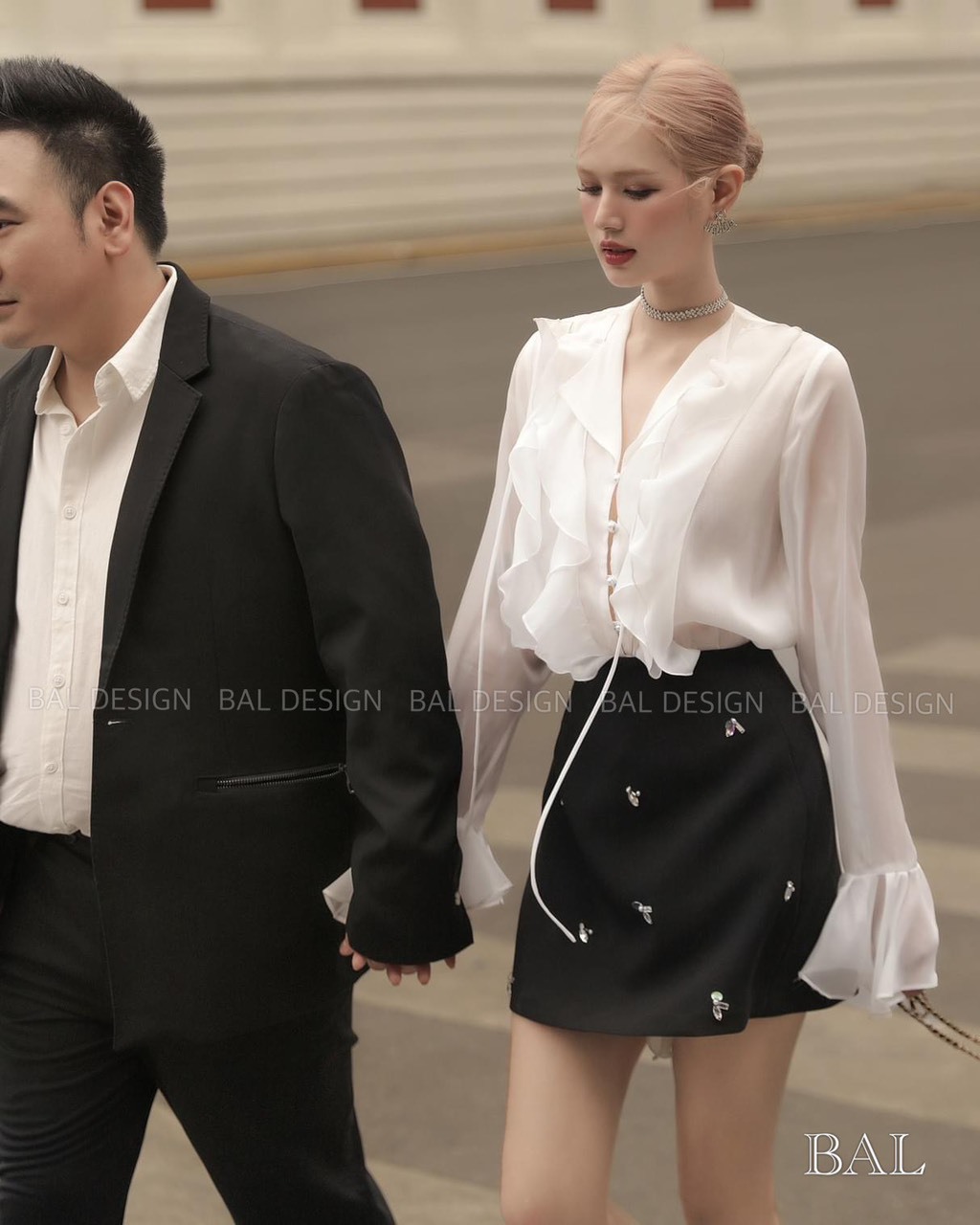 Áo Sơ Mi Cổ Tròn Cao Cấp Kèm Chân Váy Chữ A