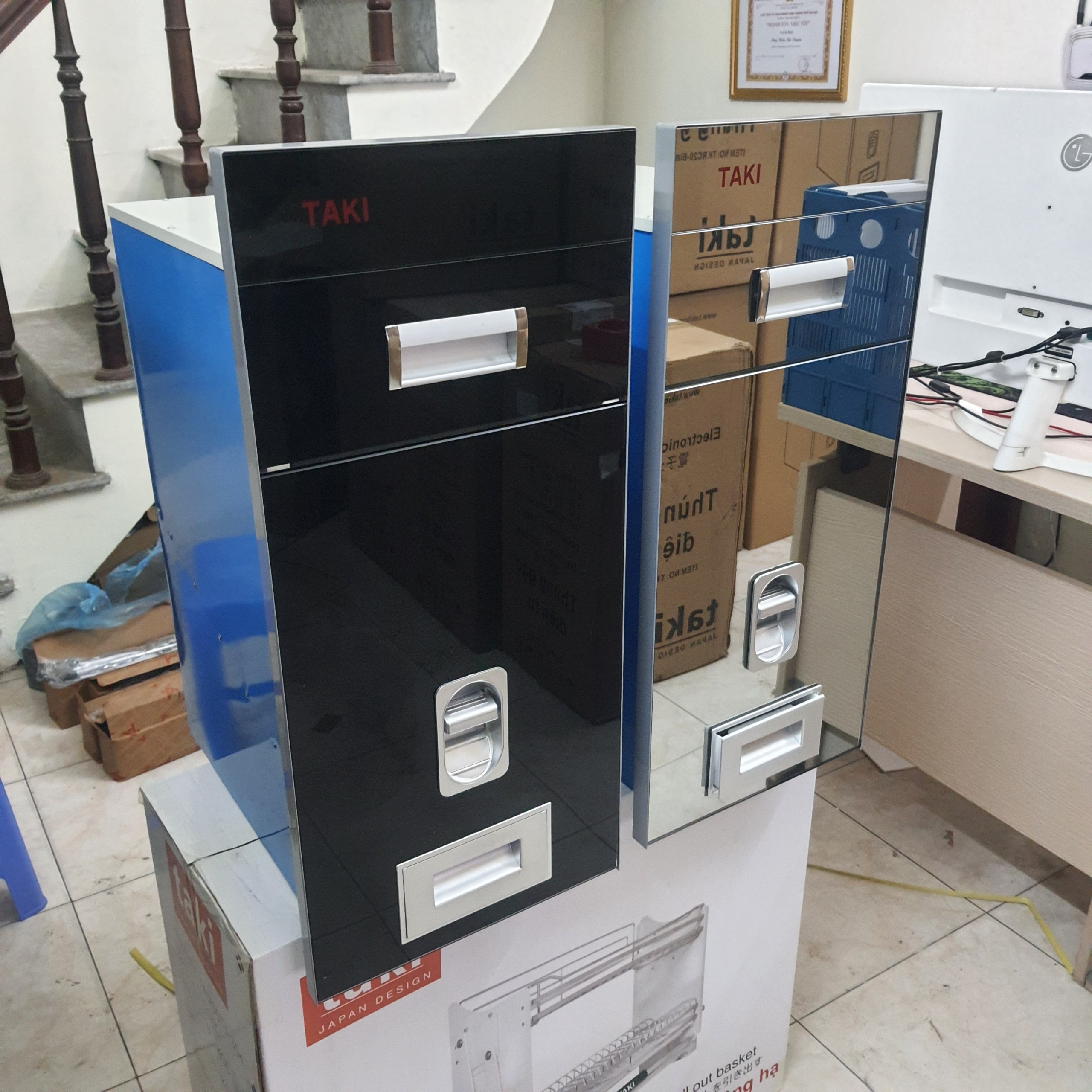 Thùng Gạo Thông Minh Gương Cường Lực Tủ Bếp TAKI Dành Cho Tủ Bếp Dưới - Có Thợ Lắp Đặt