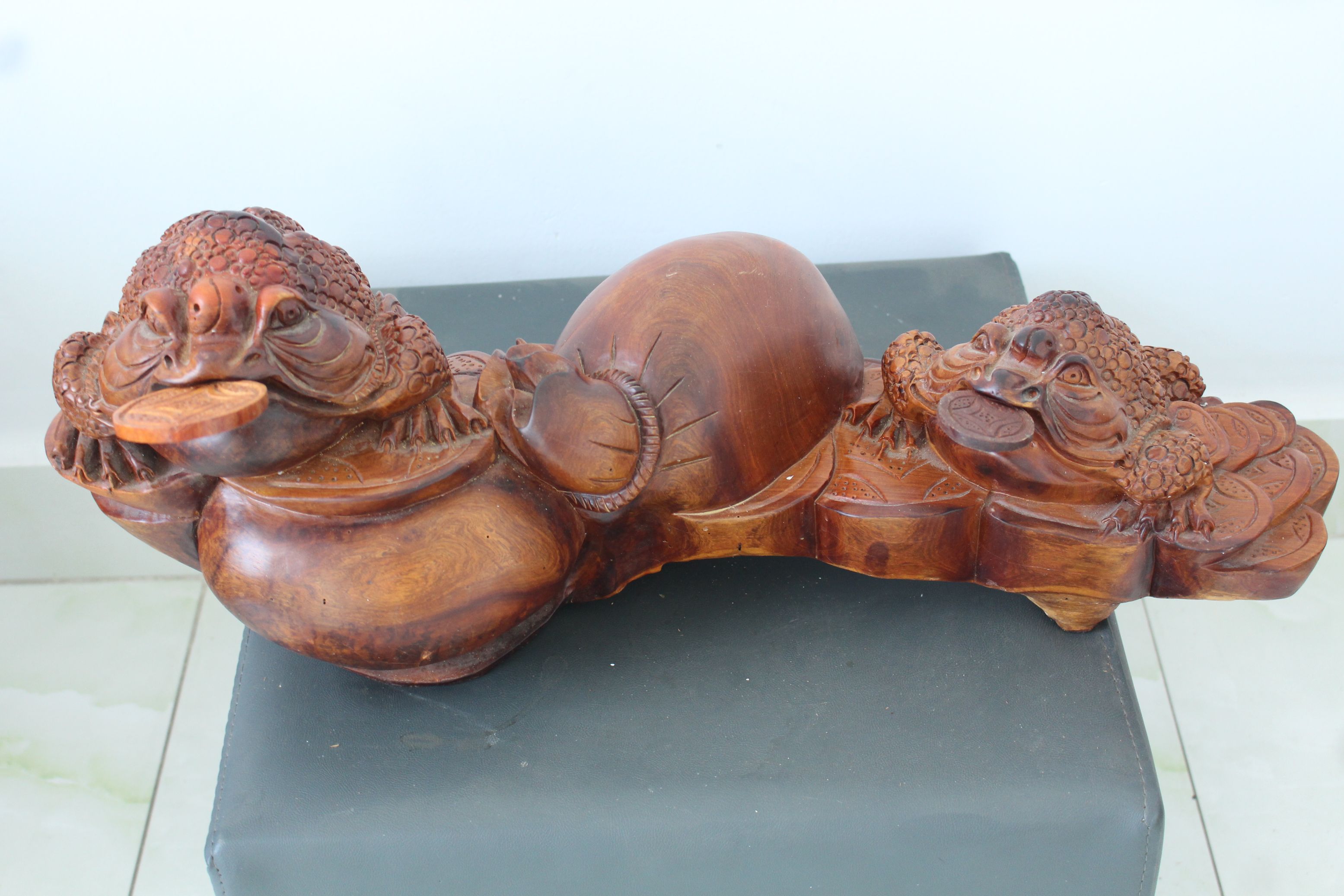 Song Thiềm thừ gỗ Hương