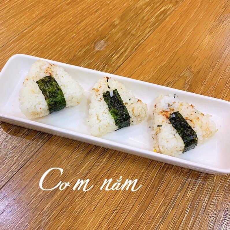 Khuôn làm cơm nắm Onigiri, khay dụng cụ tạo Bento hình tam giác, hoa, tim, mickey SAMI KIDS