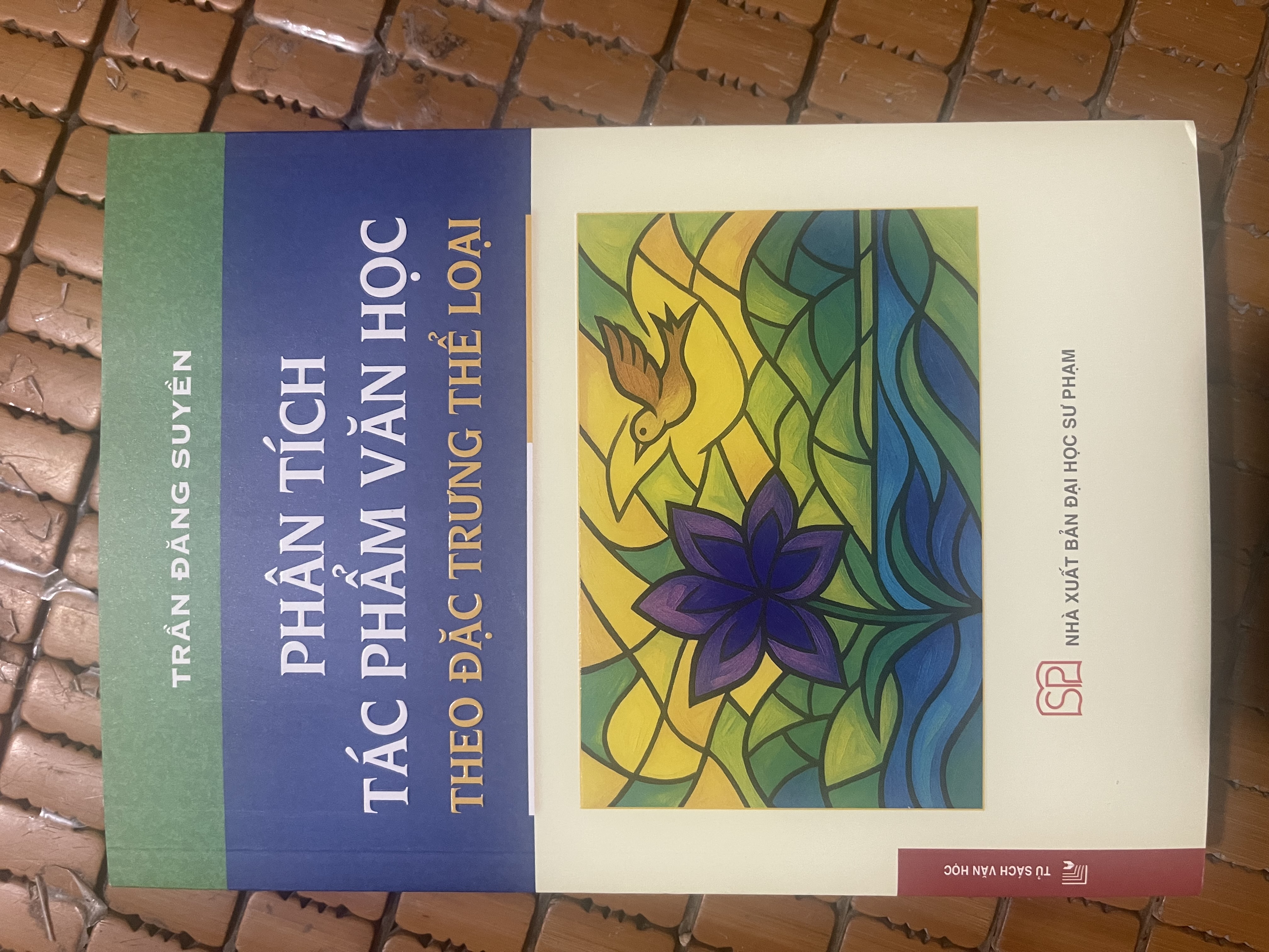 sách phân tích tác phẩm văn học theo đặc trưng thể loại