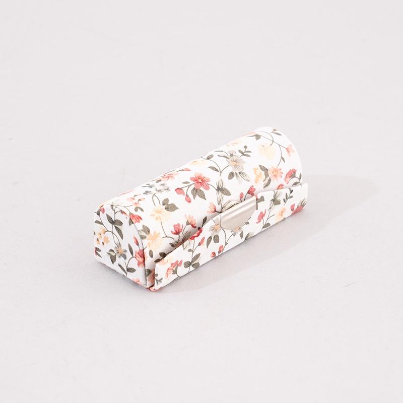 Hộp đựng son có gương , nắp gập bọc vải họa tiết hoa nhí vintage, kích thước 8,3X2,3X2,4cm Q579