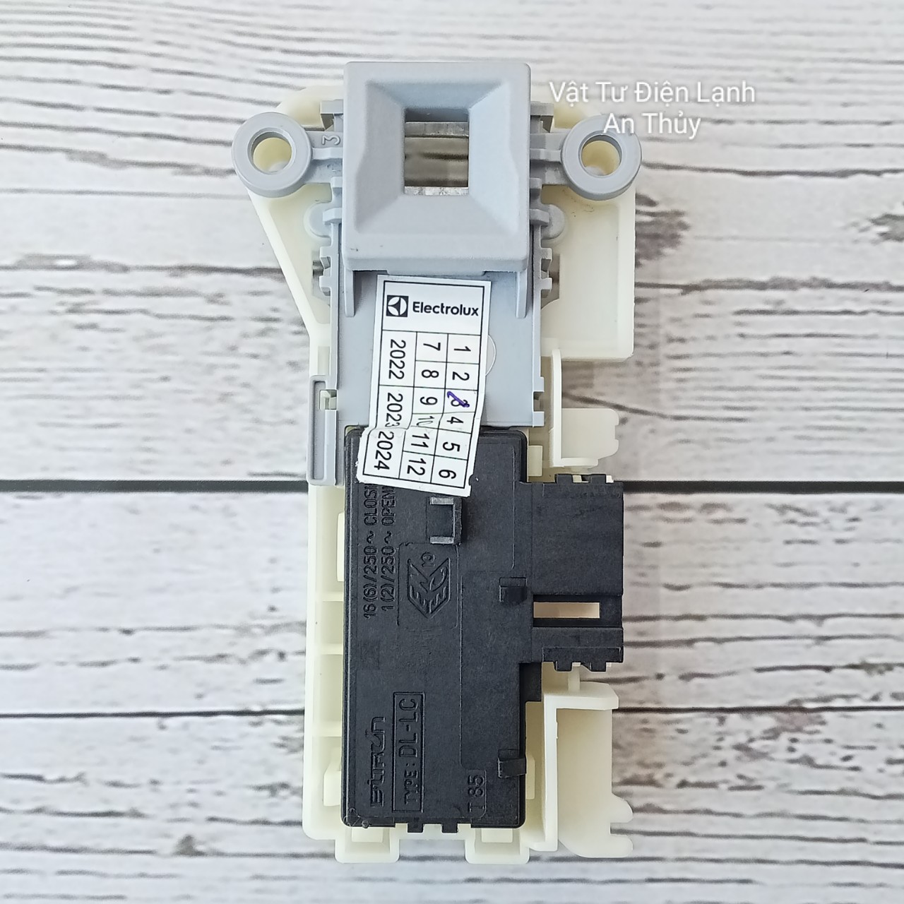 Công Tắc Khóa Cửa Máy Giặt Electrolux 3 Chân Đời Máy 85752 - T85