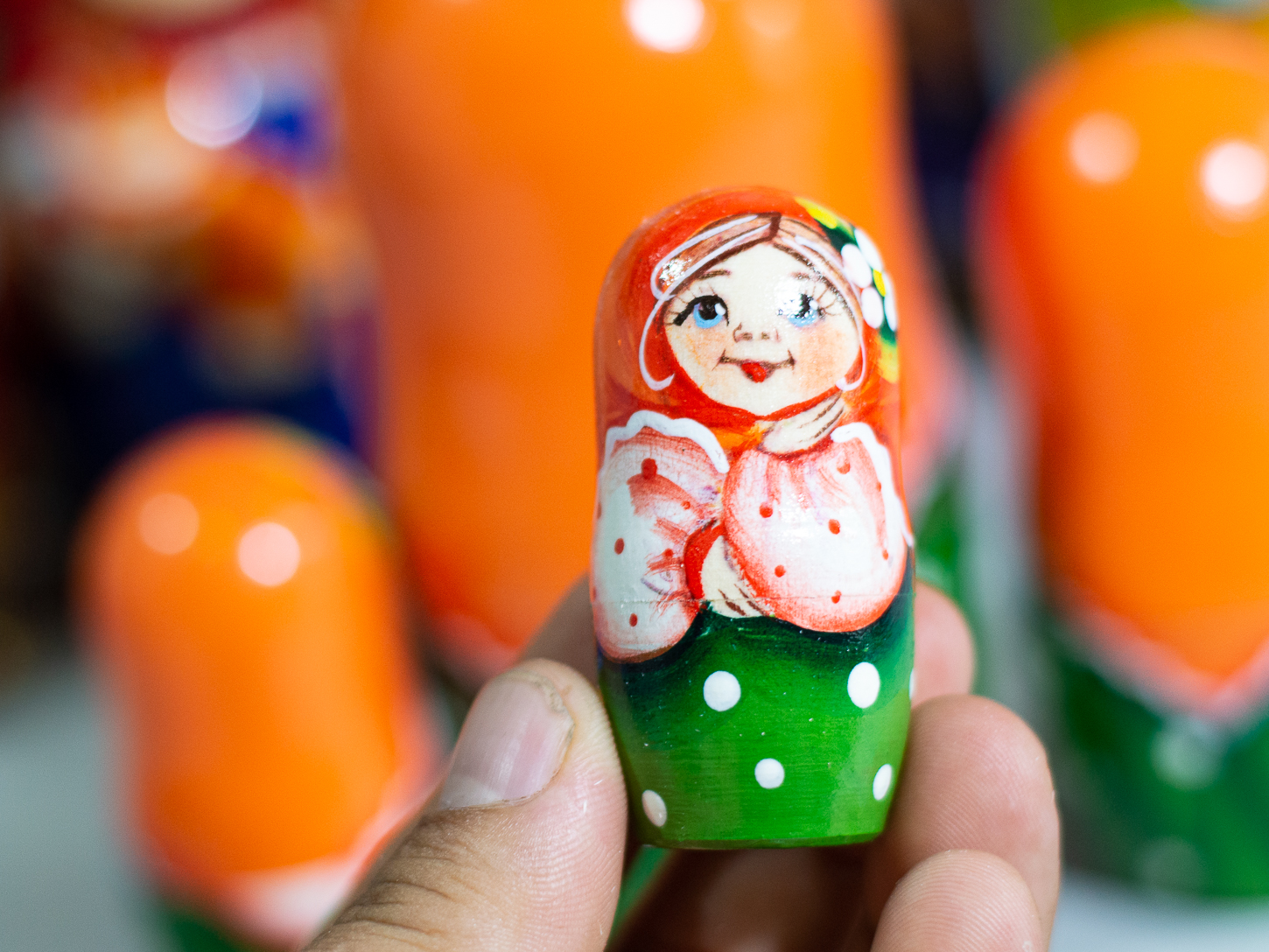 (CỰC DỄ THƯƠNG) BỘ BÚP BÊ NGA MATRYOSHKA 5 LỚP 15CM &quot;MISA ÔM TÁO&quot; QUÀ LƯU NIỆM NGA ĐỘC ĐÁO CỰC ĐẸP