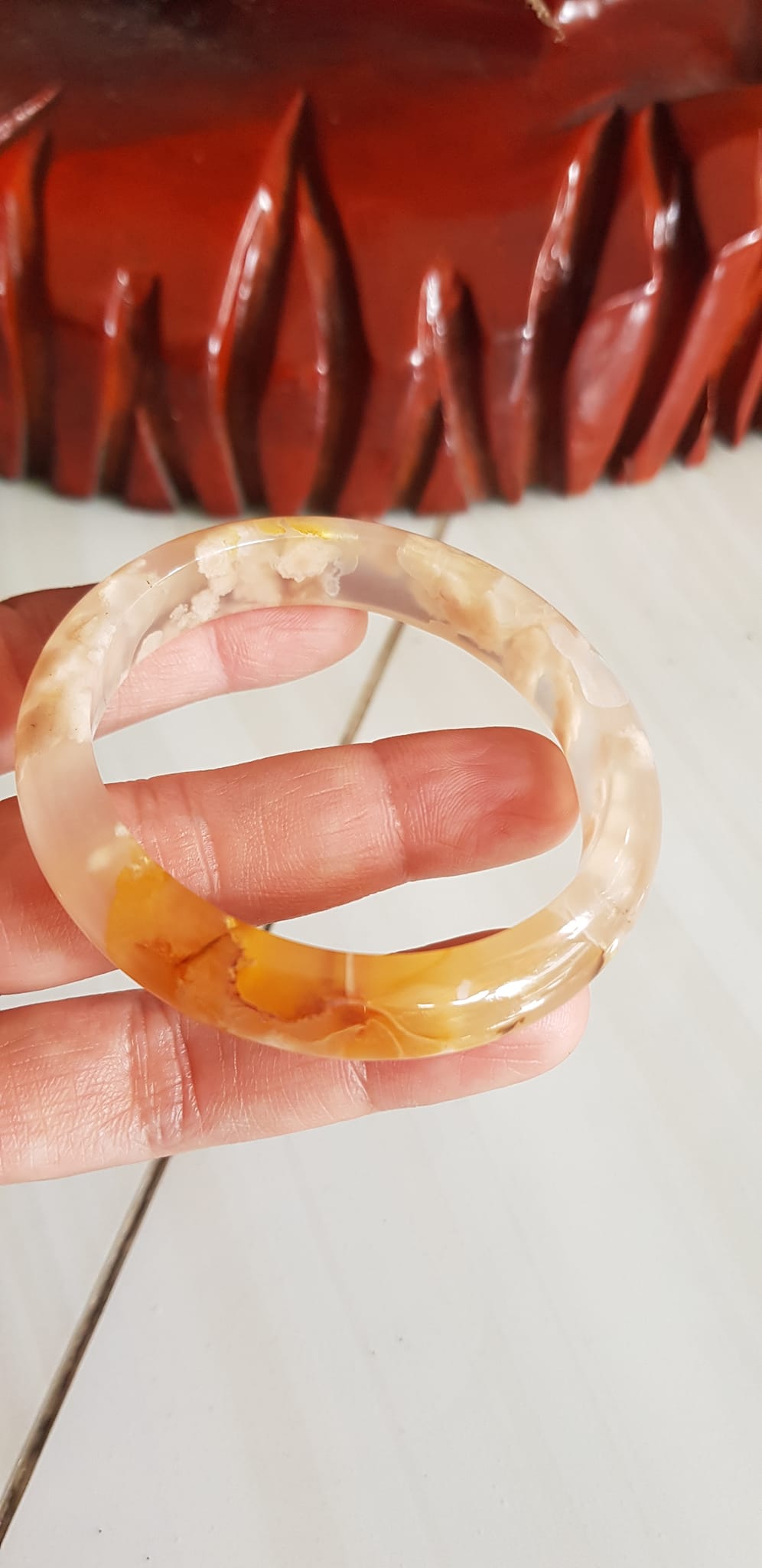 Vòng tay Nữ Bản Hẹ Mới Đá Mã Não Bông Vàng trắng rau câu đều bóng vòng quá đẹp luôn Vòng Ni 51mm x Cao 11mm x dầy 7mm Nữ mệnh Kim mệnh Thổ Nữ Cân nặng 49kg - 52kg đeo xinh tay đẹp lắm ạ