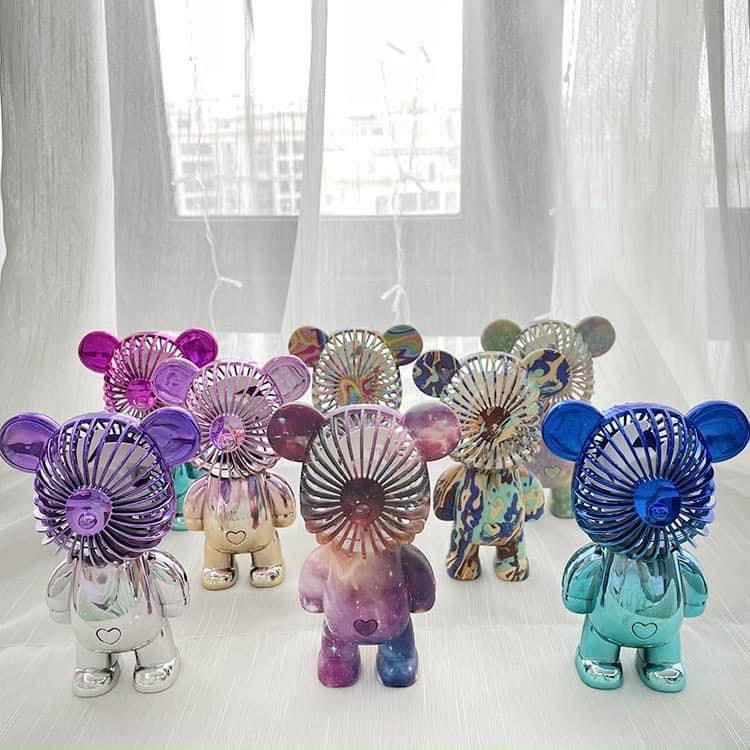 Quạt Mini Tích Điện Cầm Tay Hình Gấu BearBrick Nhiều Màu Sắc Hoạt Động Êm Ái Thiết Kế Nhỏ Gọn Với 3 Tốc Độ Gió