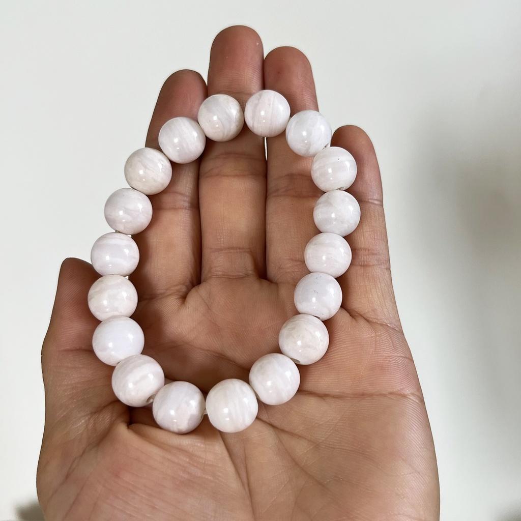 Vòng tay chuỗi hạt ngọc màu hồng phấn độc lạ cho người mệnh Thổ và Hỏa đường kính hột là 10-15 ly